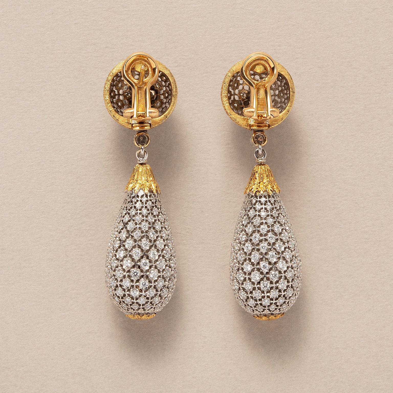 A Pair of 18k Gold and Diamond Day and Night Buccellati Lace Earrings In Excellent Condition For Sale In Amsterdam, NL