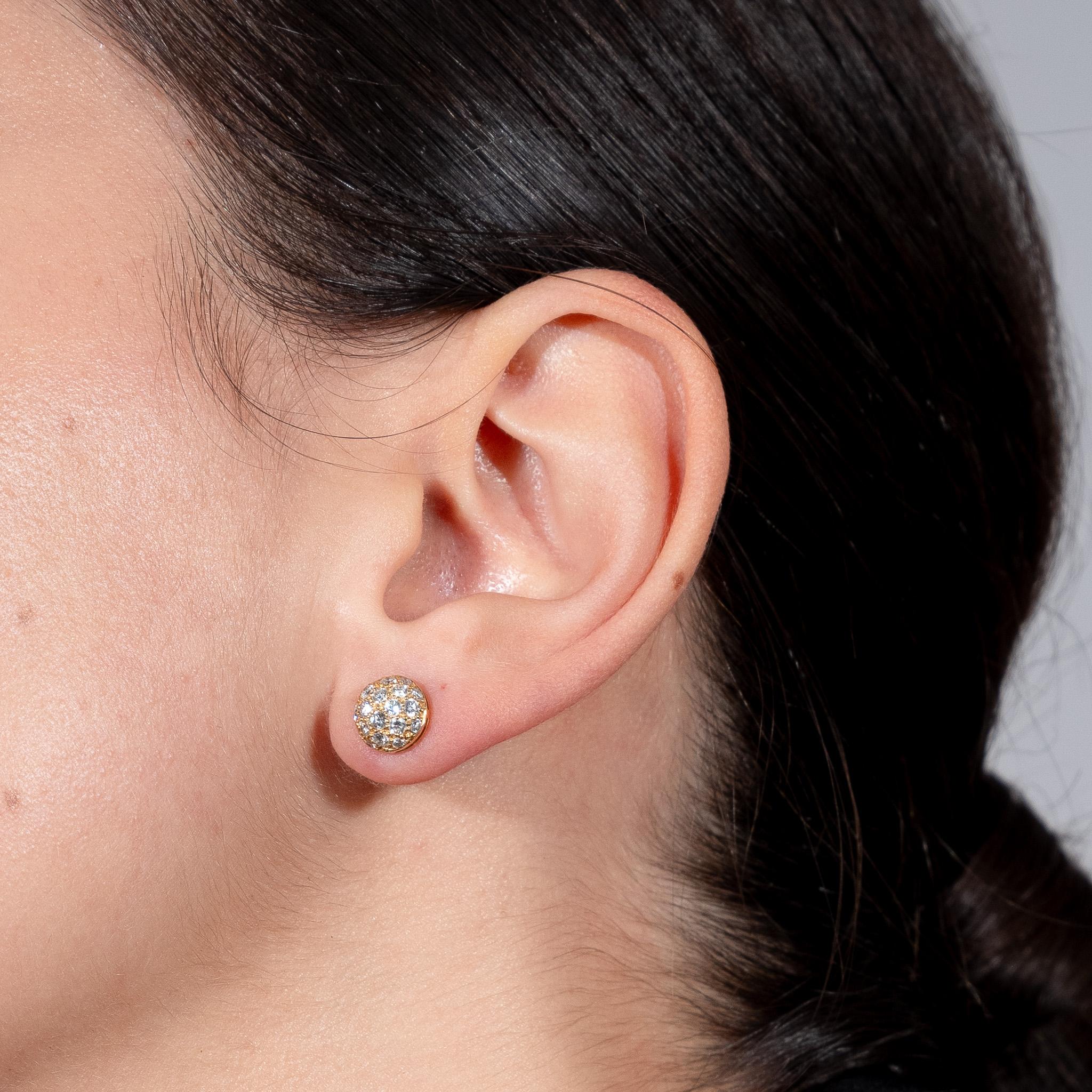 A Pair of 18k Gold Cartier Studs with Diamond für Damen oder Herren im Angebot