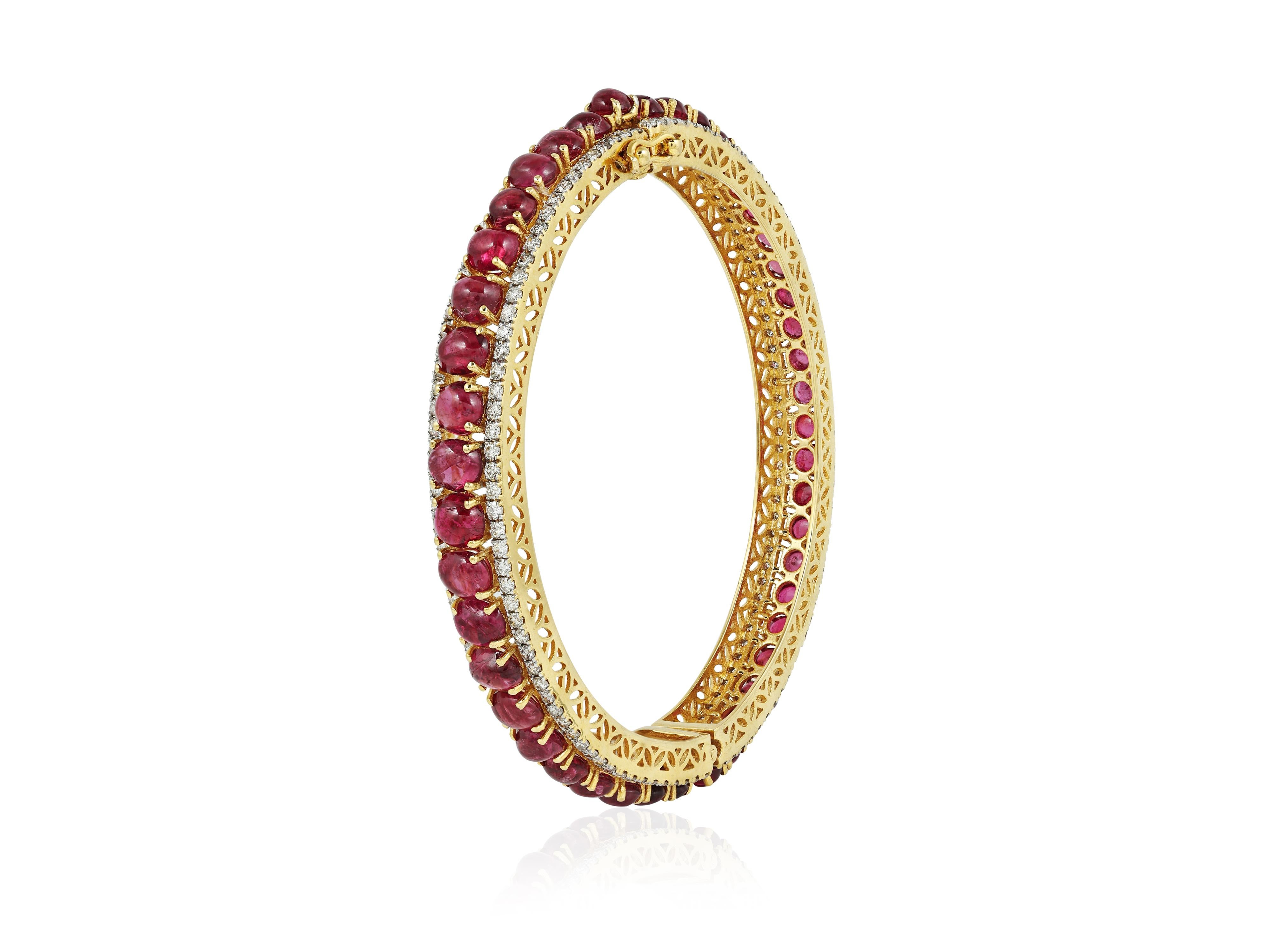 Un paio di bracciali in oro 18 carati con spinello rosso naturale e diamanti in vendita 1