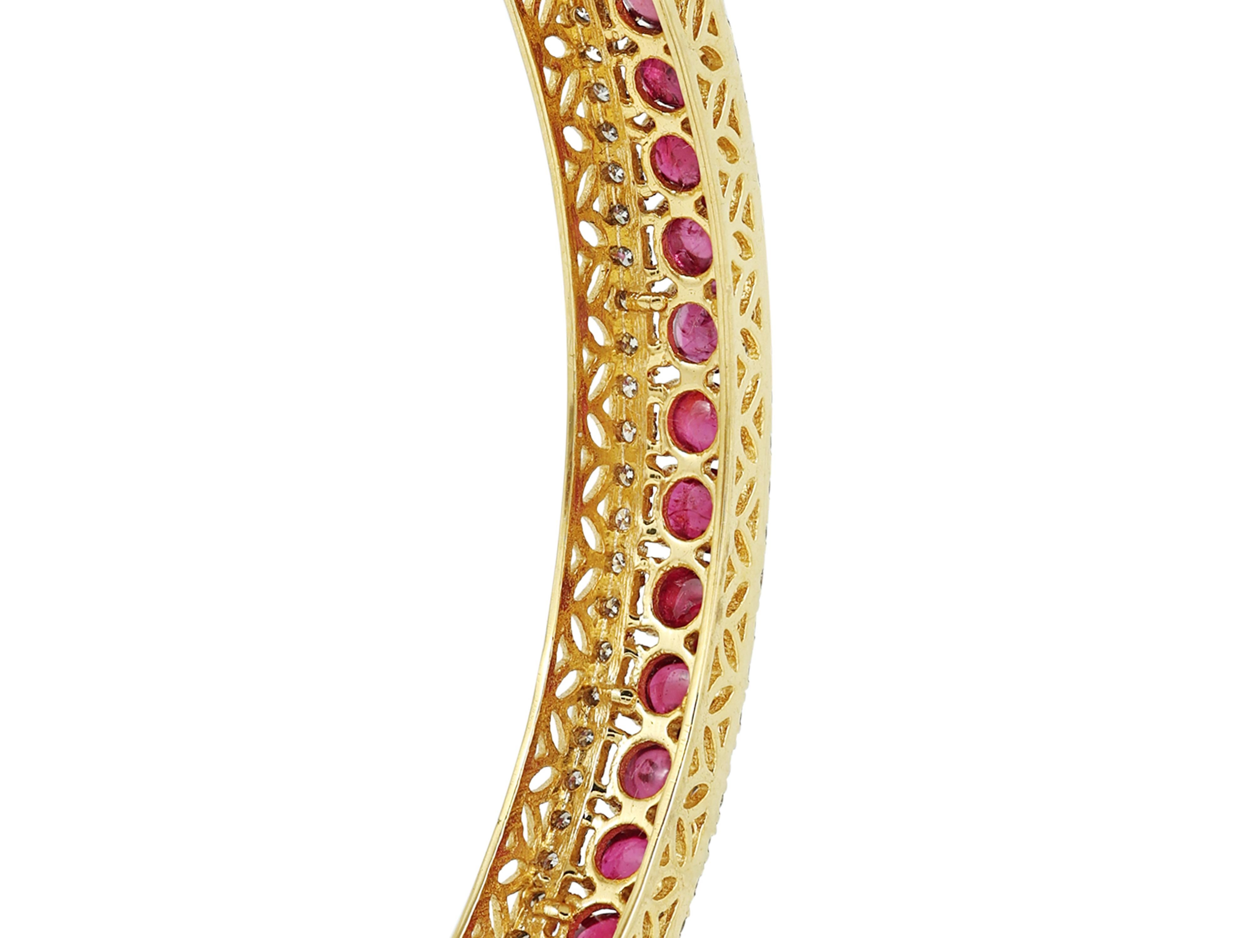 Un paio di bracciali in oro 18 carati con spinello rosso naturale e diamanti in vendita 2