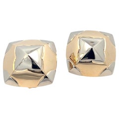 Ein Paar "Pyramid"-Ohrclips aus 18k Weiß- und Gelbgold von Bulgari