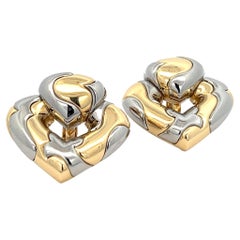 Une paire de clips d'oreilles en or jaune 18 carats et acier de Marina B.
