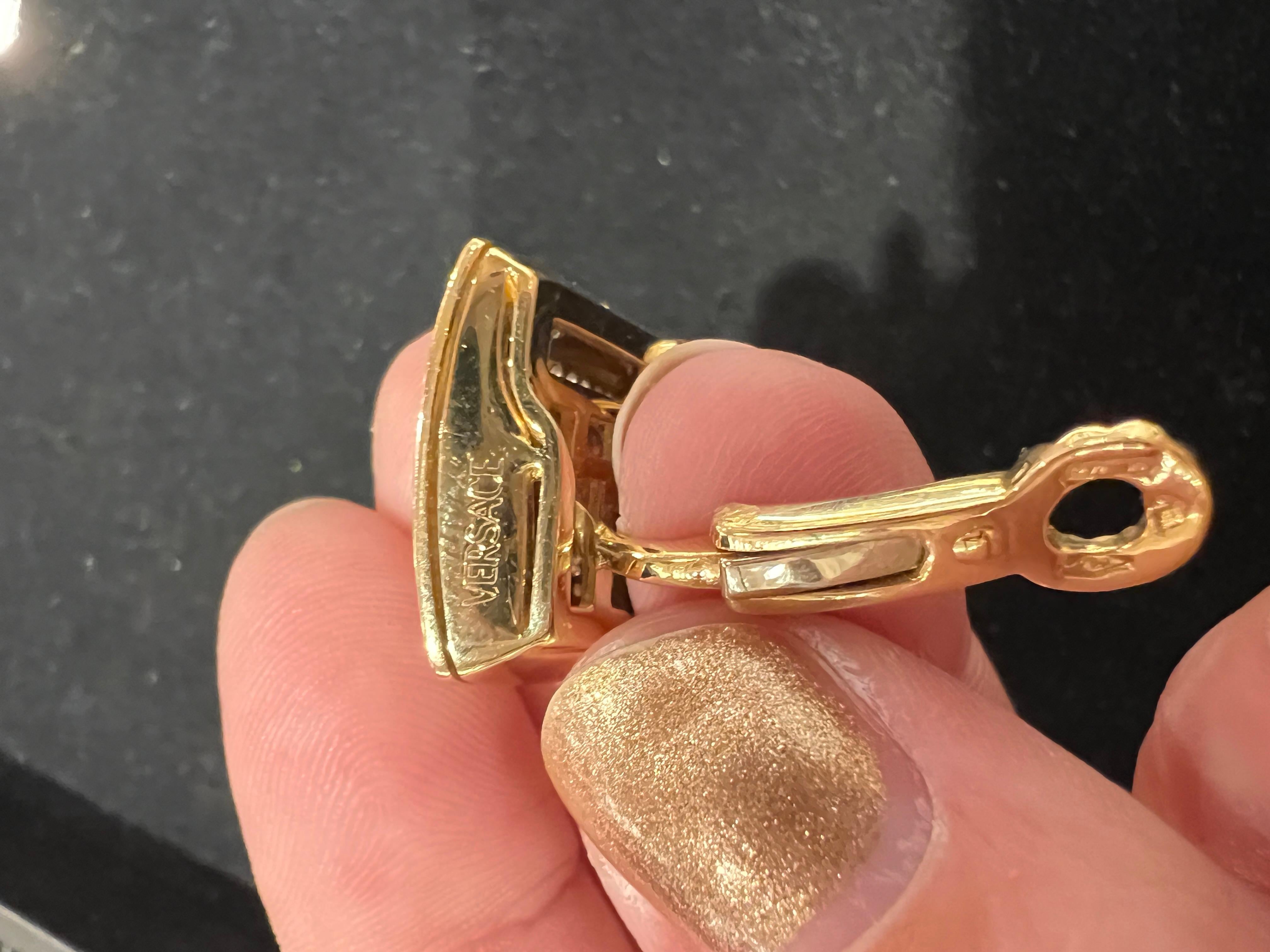A pair of 18k yellow gold and diamond earrings by Versace. In Good Condition For Sale In KERKRADE, NL