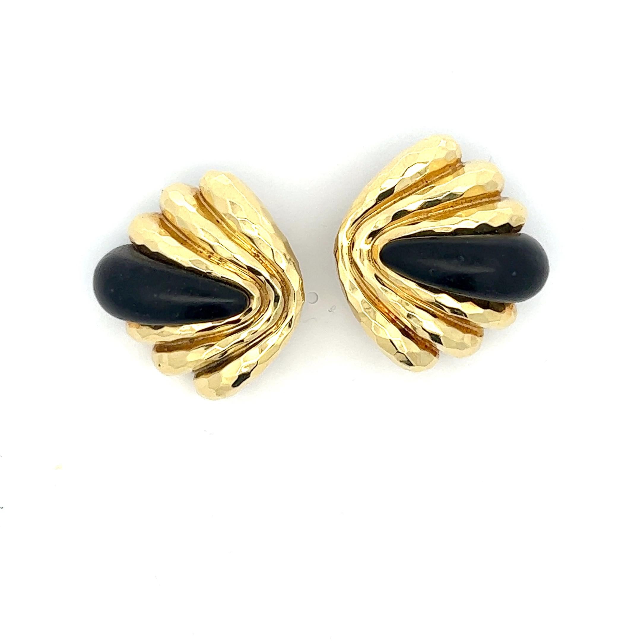 A pair of 18k yellow gold ear clips by Henry Dunay.
The ear clips are decorated with Ebony.
The ear clips were made in USA, circa 1970.
The ear clips are circa 2.8 by 3.1 cm.
One clip is stamped with 750 for 18k gold, makers mark Din a shield for