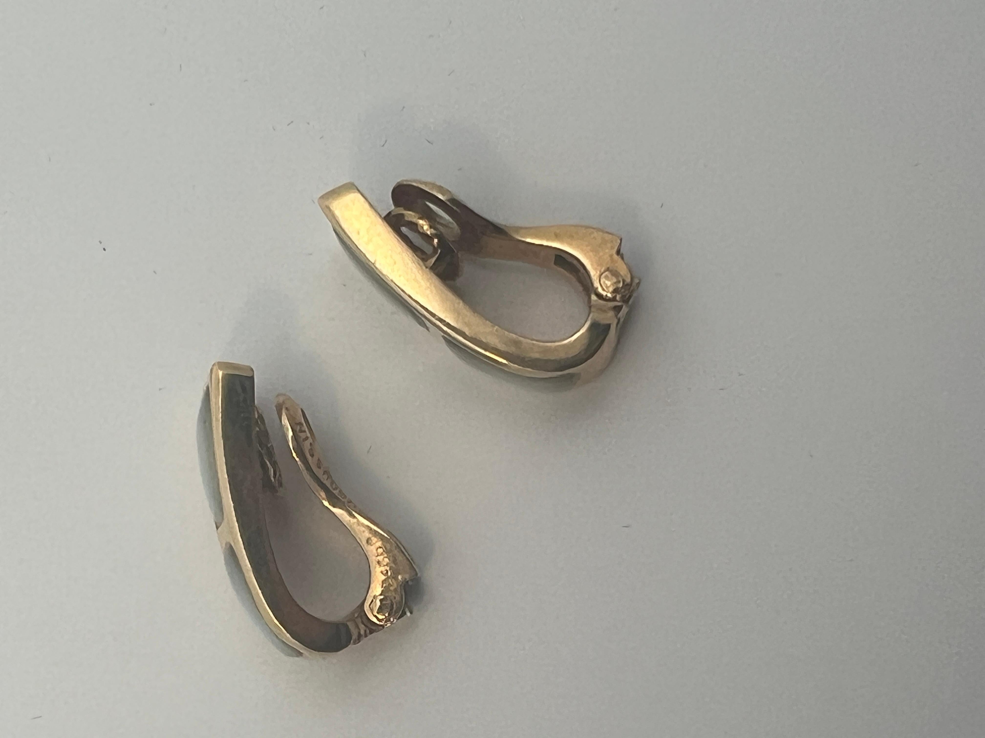 A pair of 18k yellow gold and Mother-of-Pearl ear clips by Mauboussin 3