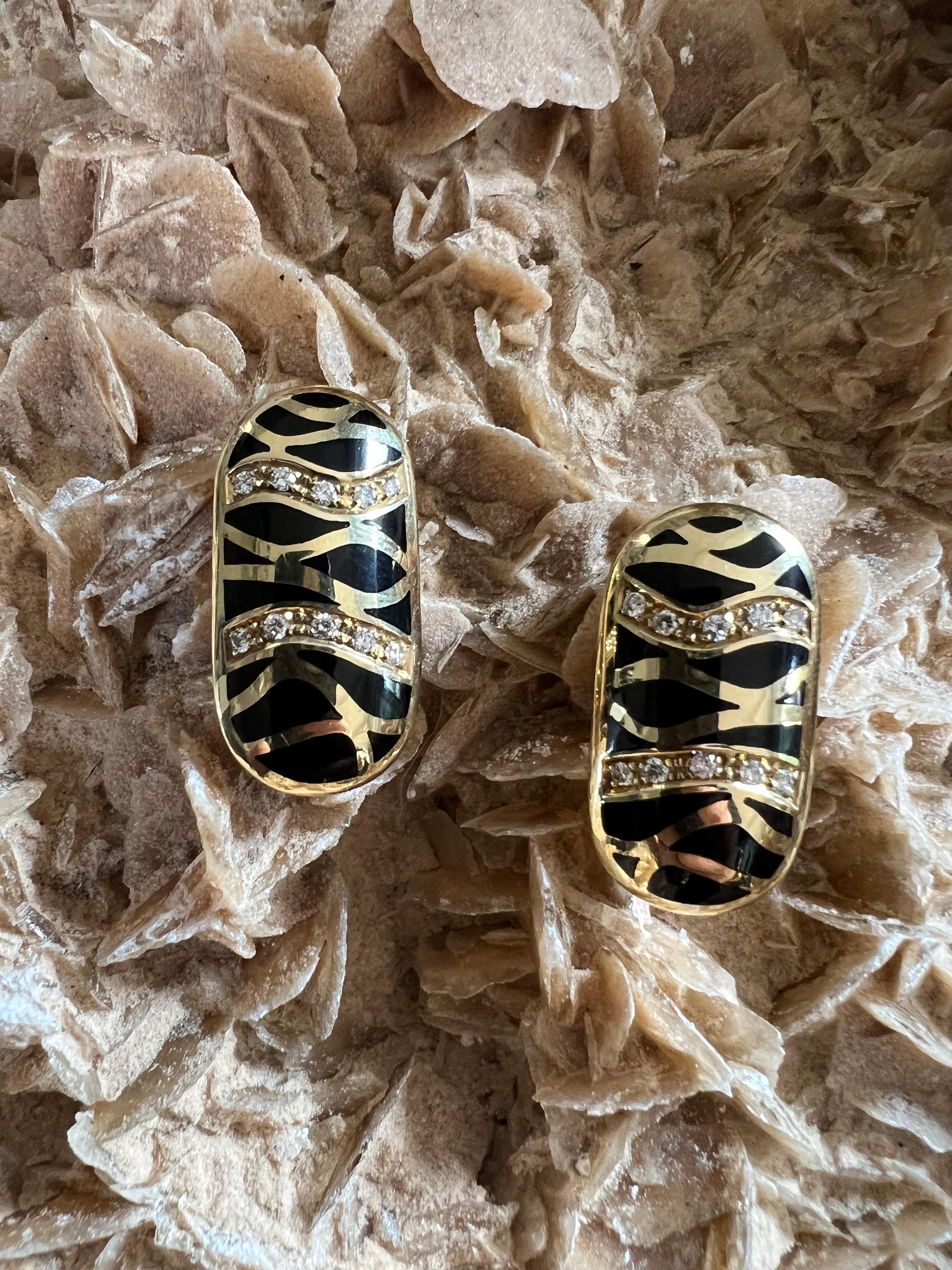 A pair of 18k yellow gold, Diamond and black enamel ear clips by Illario. For Sale 3
