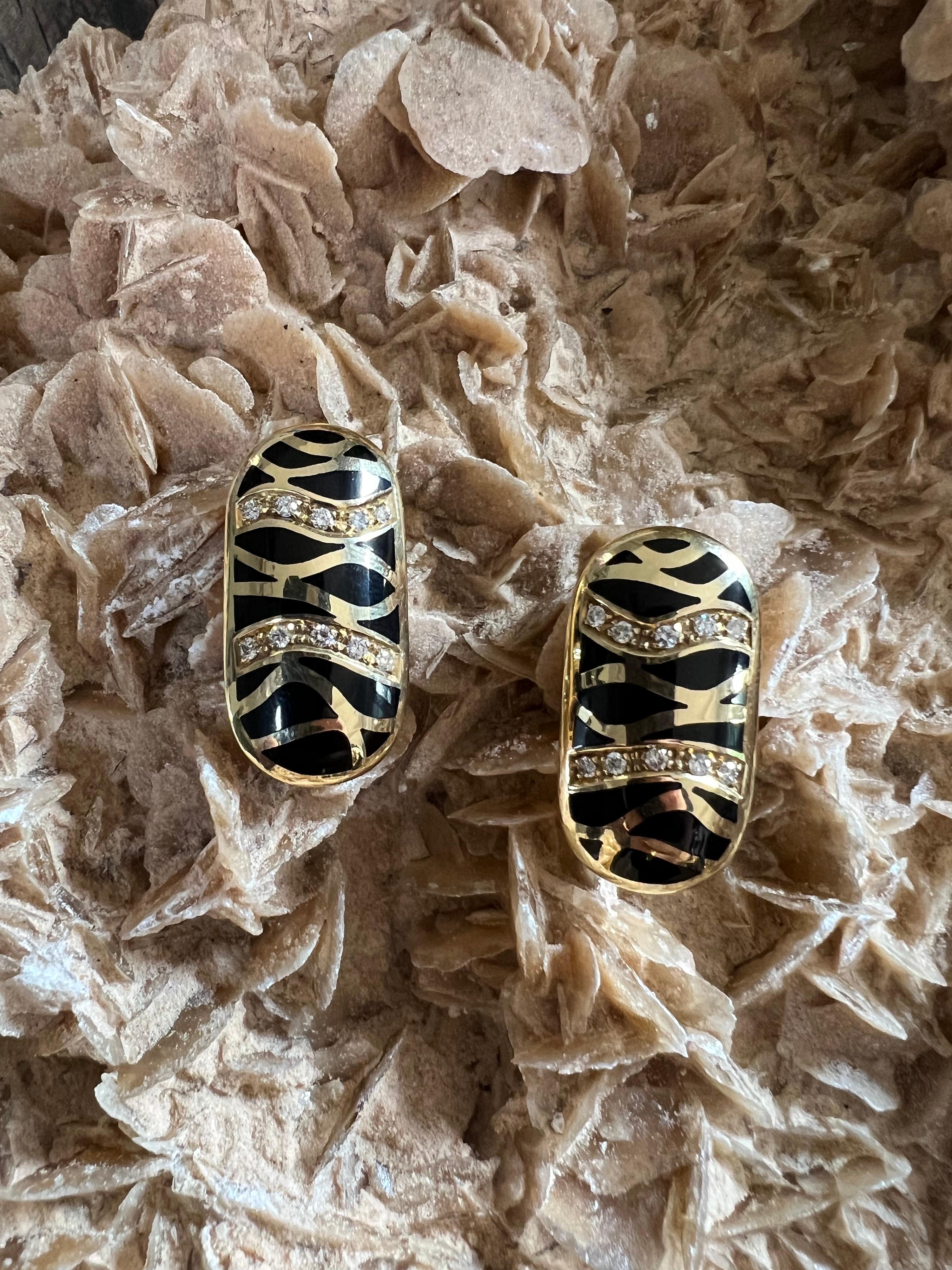 A pair of 18k yellow gold, Diamond and black enamel ear clips by Illario. For Sale 4