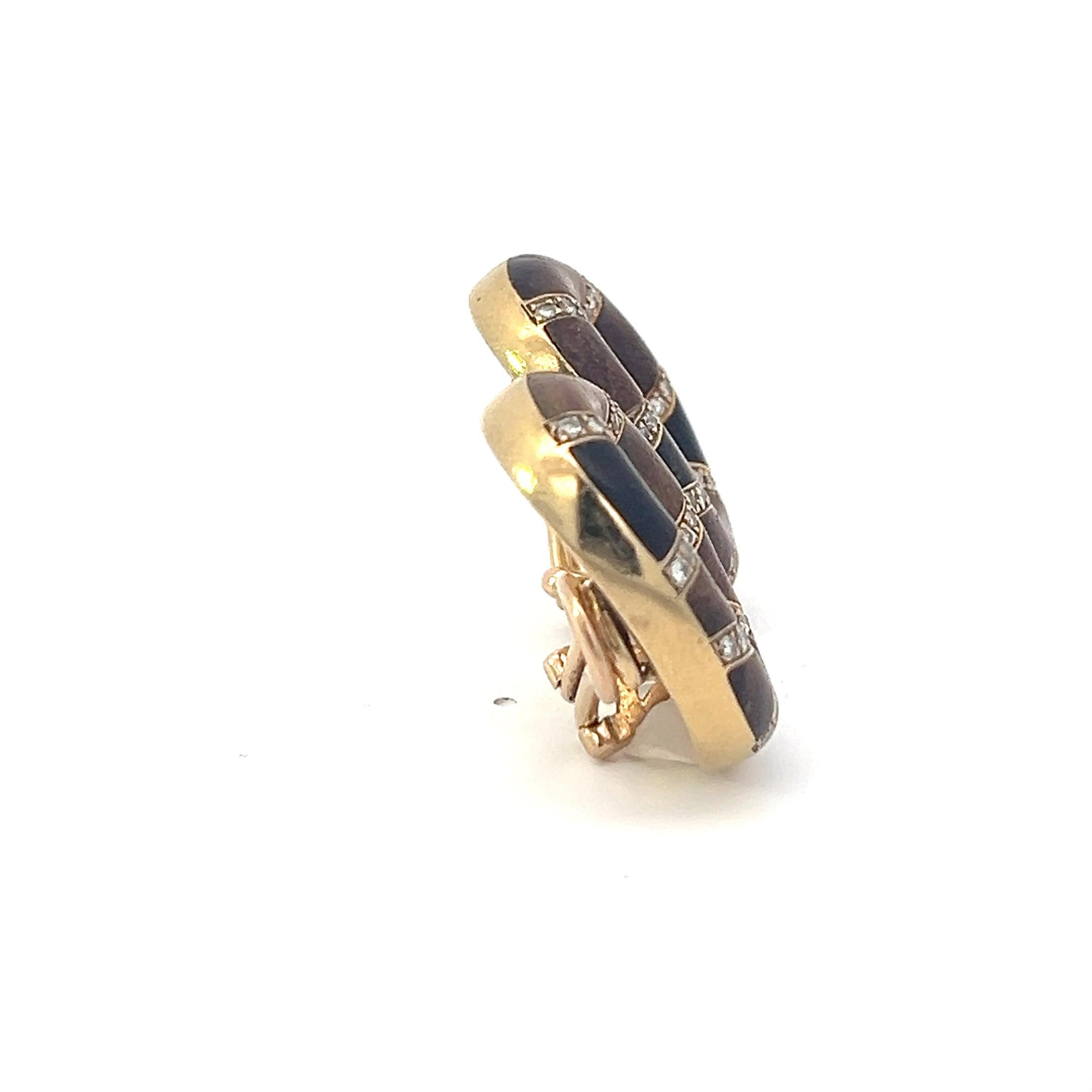 Un par de clips para las orejas de oro amarillo de 18 quilates, diamantes y madera, de Illario. en Bueno estado para la venta en KERKRADE, NL