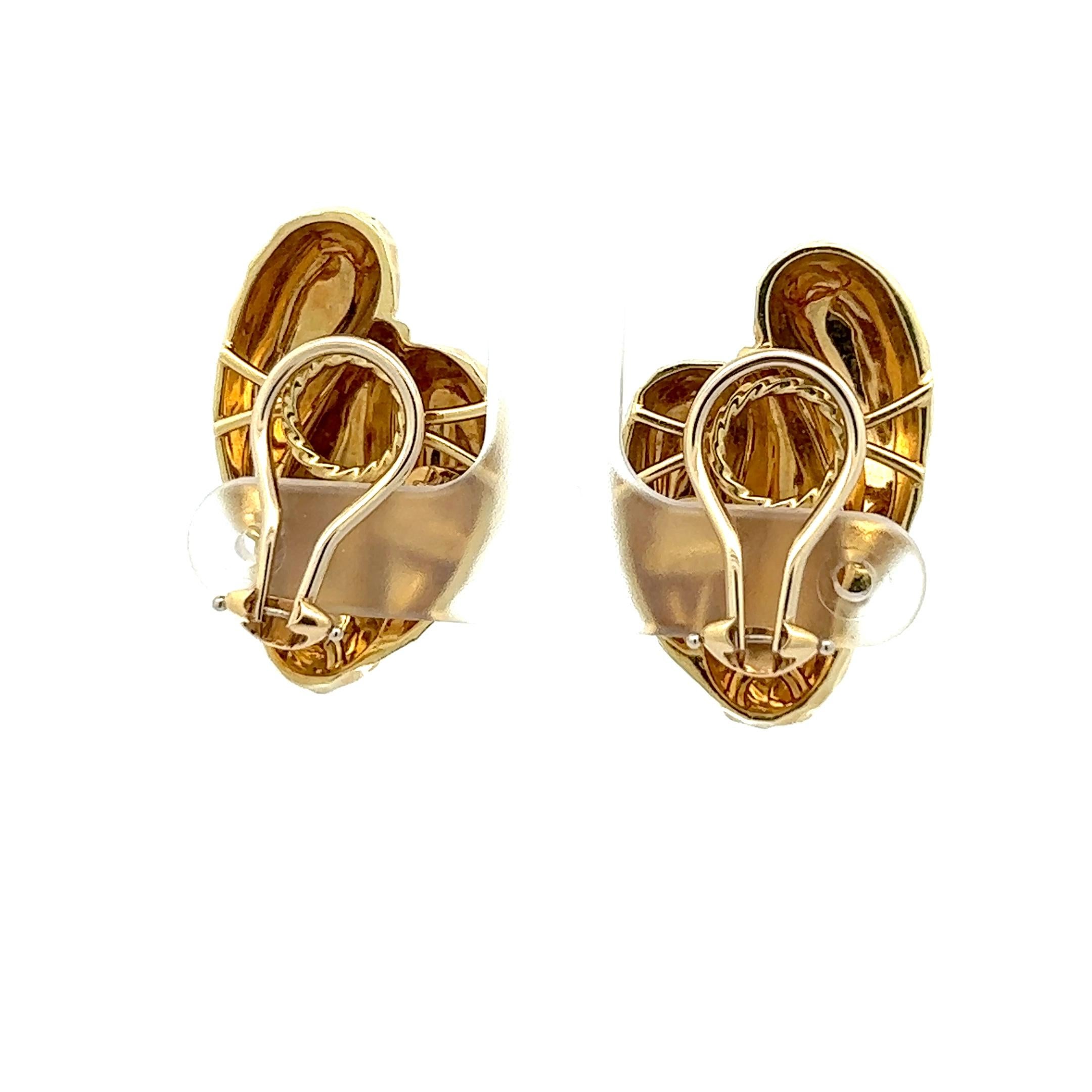 A pair of 18k yellow gold ear clips by Henry Dunay. In Good Condition For Sale In KERKRADE, NL