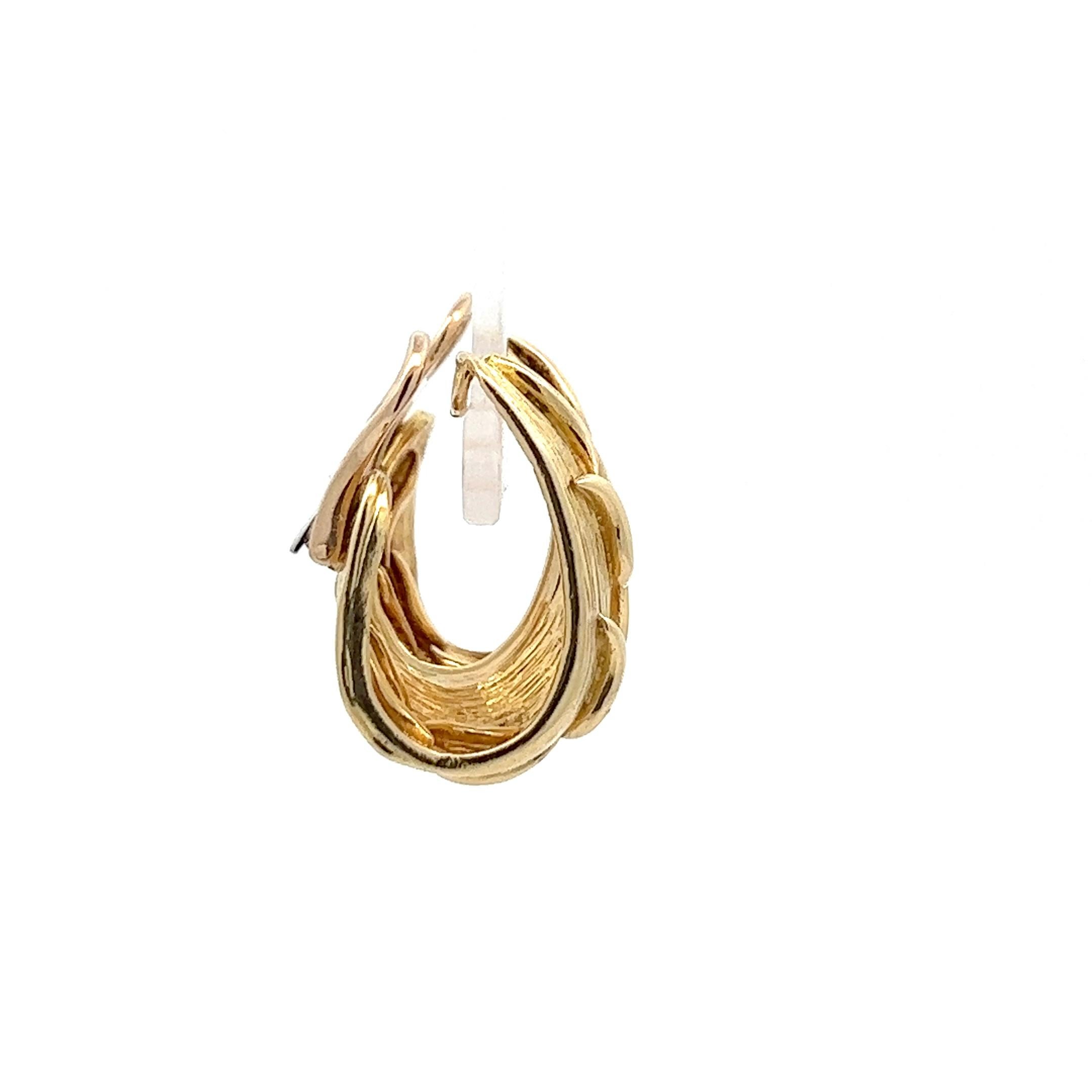 Women's A pair of 18k yellow gold ear clips by Kutchinsky. For Sale