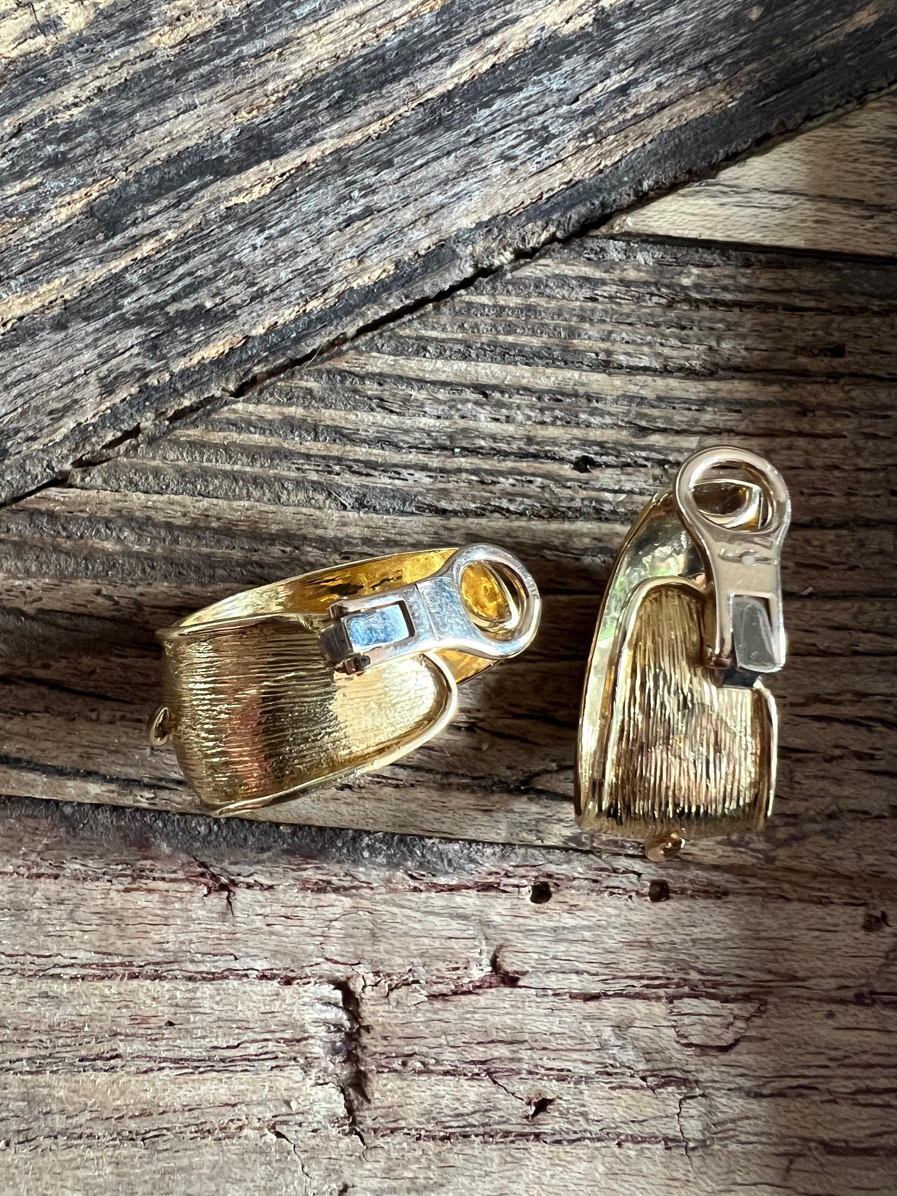 A pair of 18k yellow gold ear clips by Kutchinsky. For Sale 4