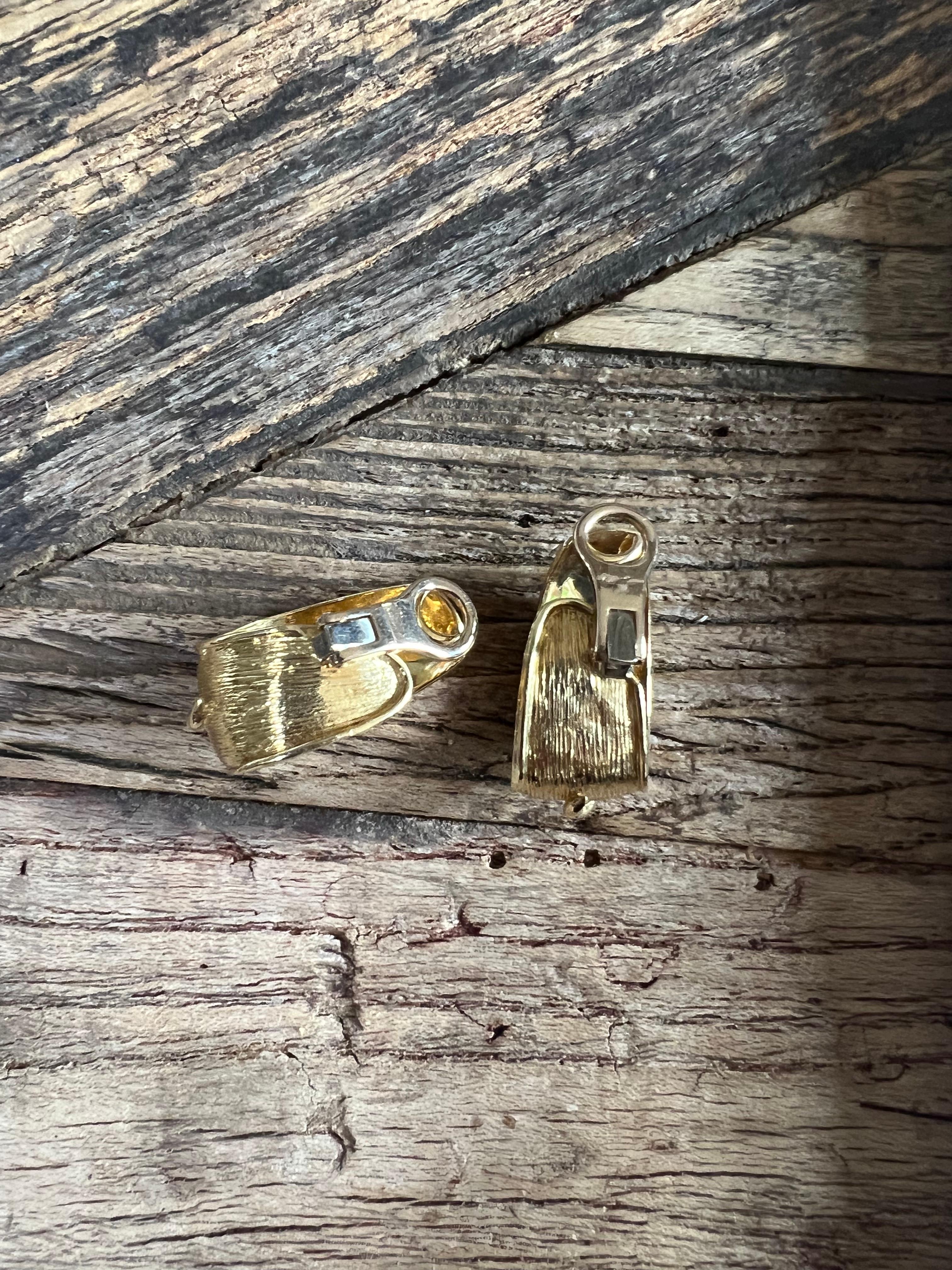 A pair of 18k yellow gold ear clips by Kutchinsky. For Sale 5