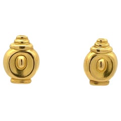 Un par de pendientes de oro amarillo de 18 quilates de Lalaounis