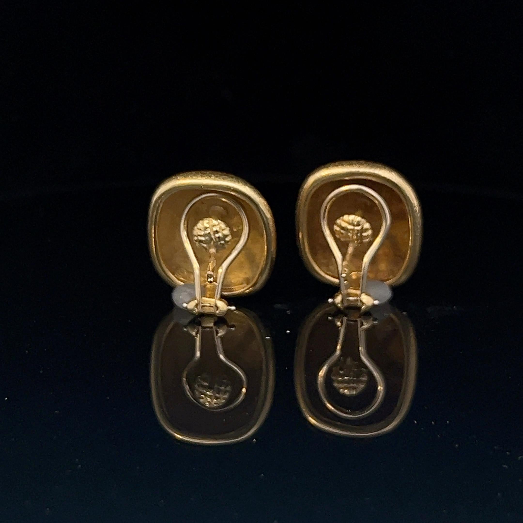 A pair of 18k yellow gold earrings by Tiffany and Co. For Sale at 1stDibs
