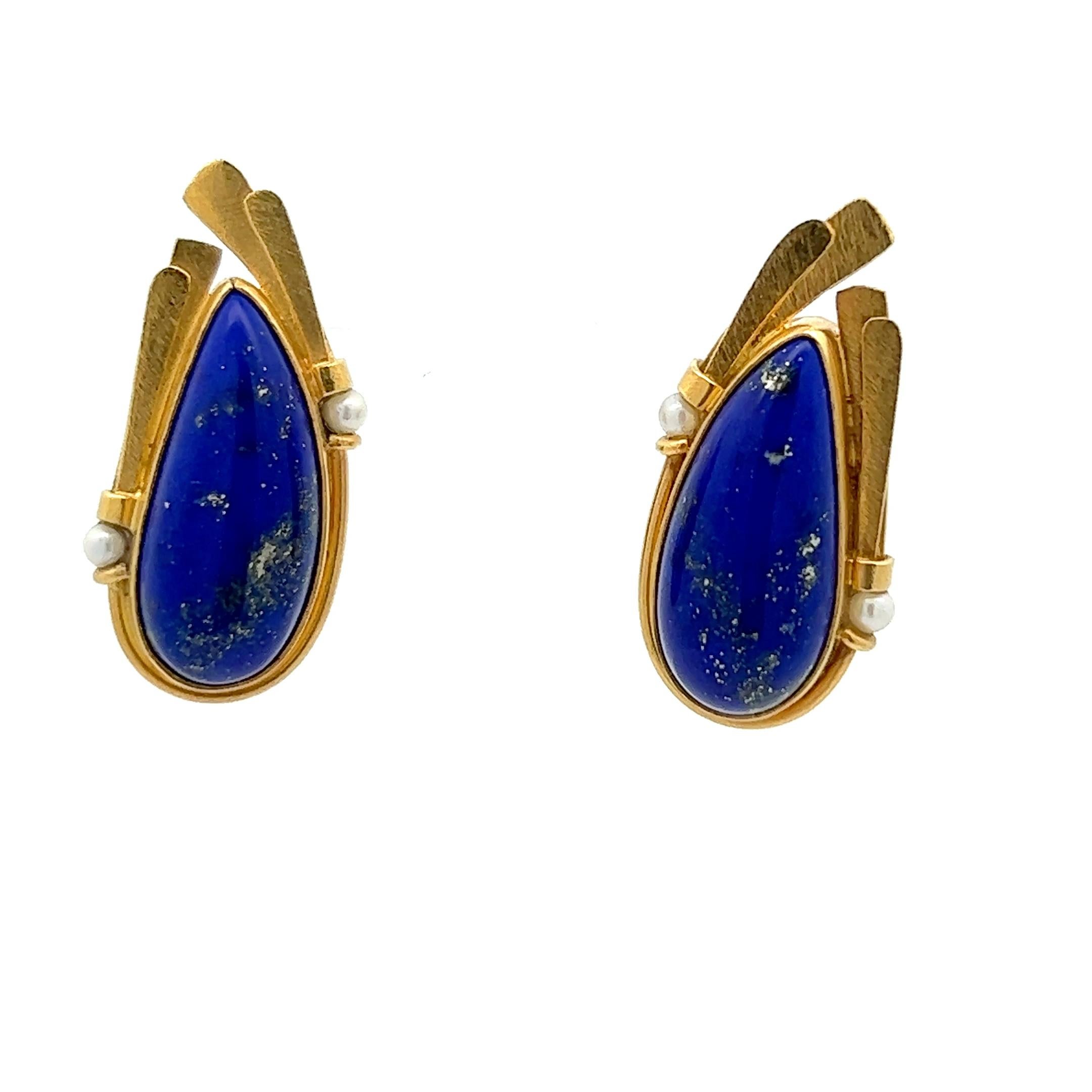 A pair of 18k yellow gold, lapis lazuli and pearl earrings by Erté.

AgeL circa 1980.
Measurements: circa 2.5 cm long.
Weight: circa 17.5 grams together.
Hallmarks: Signed: Erté. Stamped with 