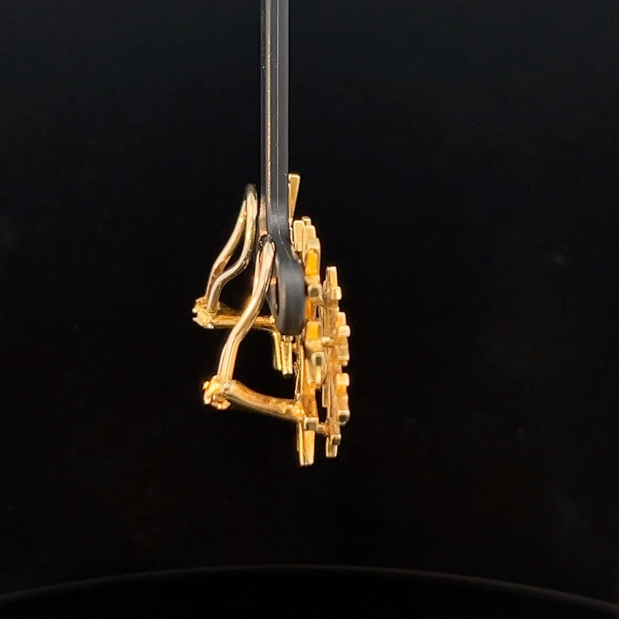 Ein Paar Ohrclips aus 18 Karat Gelbgold von Angela Cummings mit 