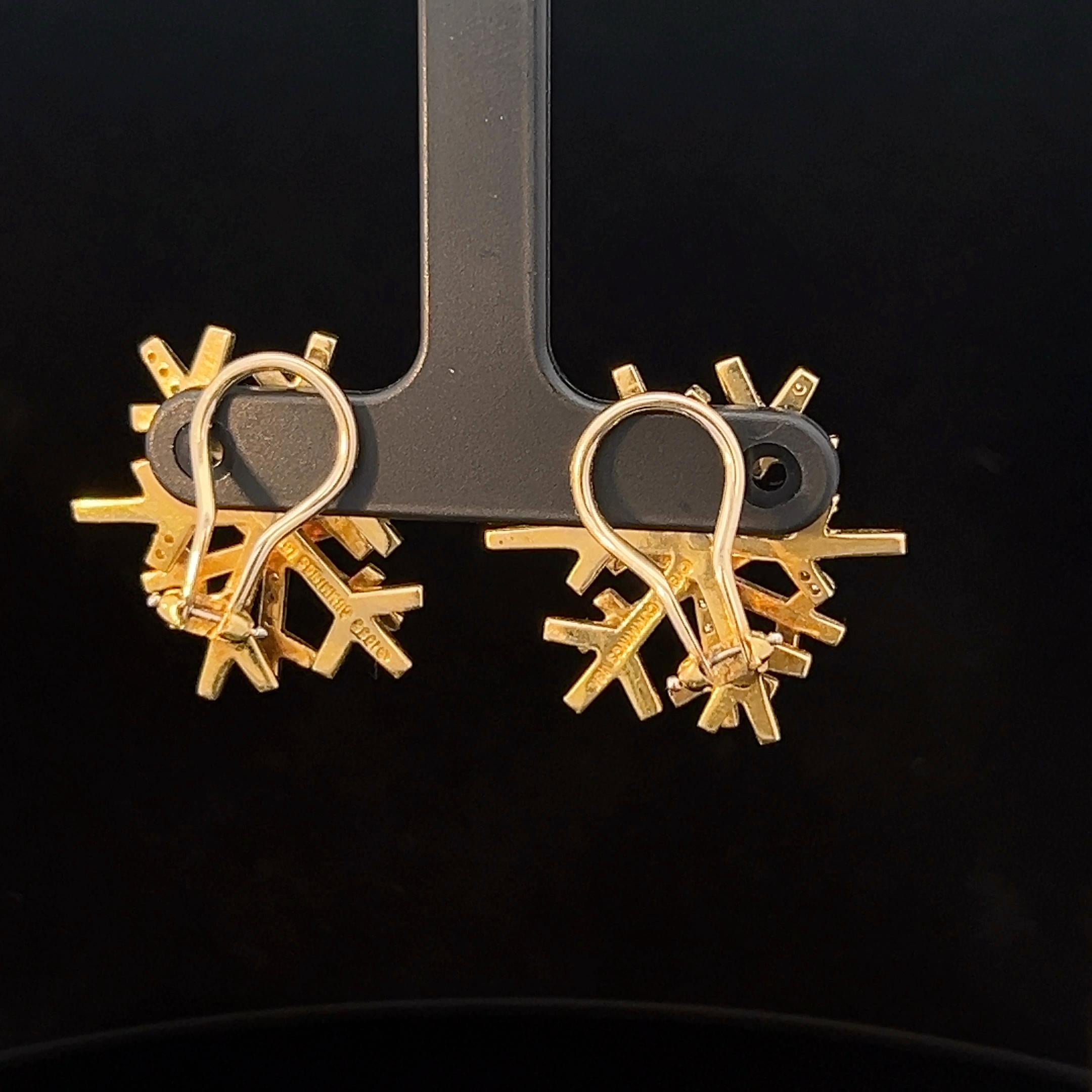 Ein Paar Ohrclips aus 18 Karat Gelbgold von Angela Cummings mit 