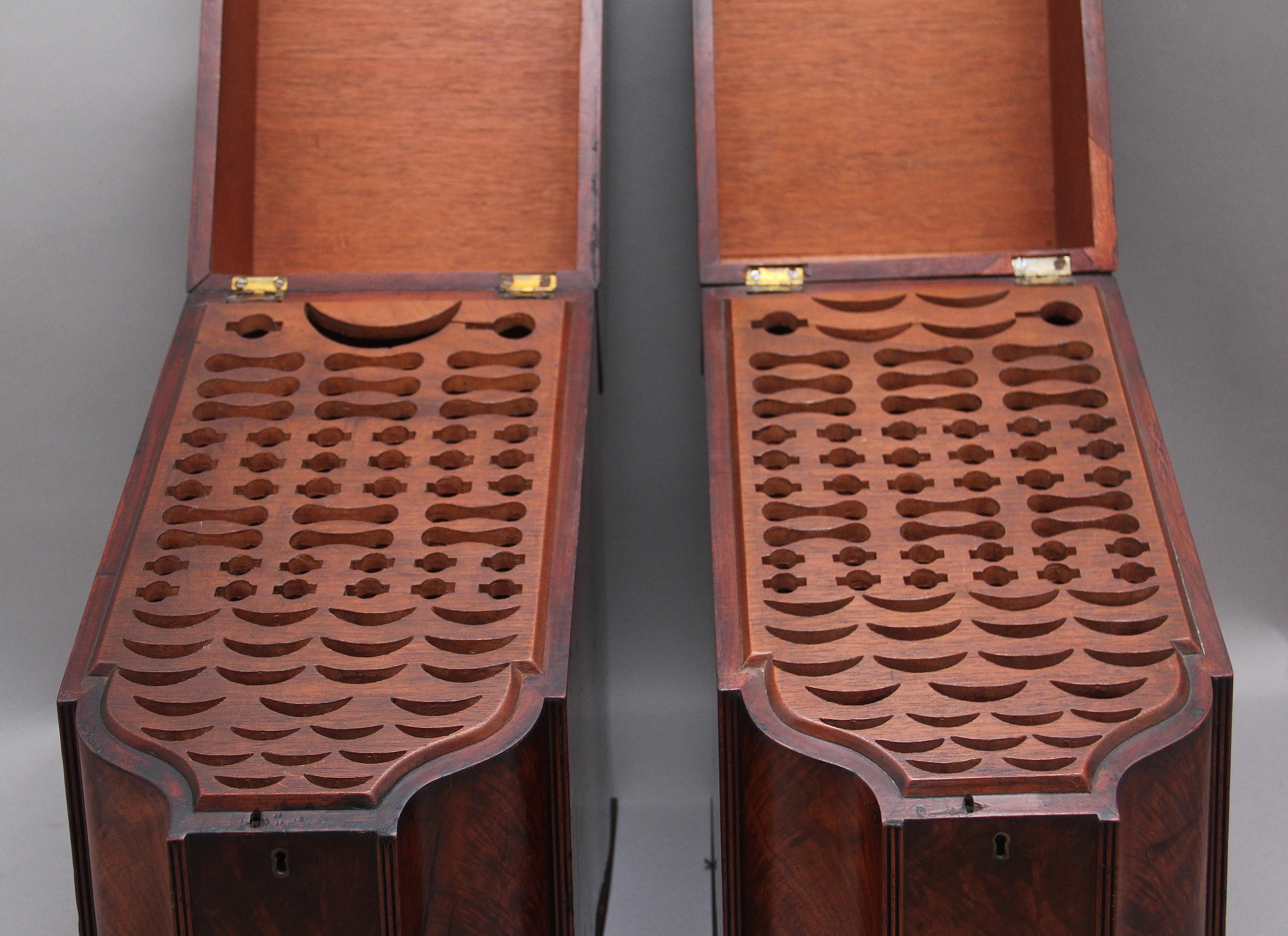 Pair of 18th Century Antique Mahogany Knife Boxes In Good Condition In Martlesham, GB