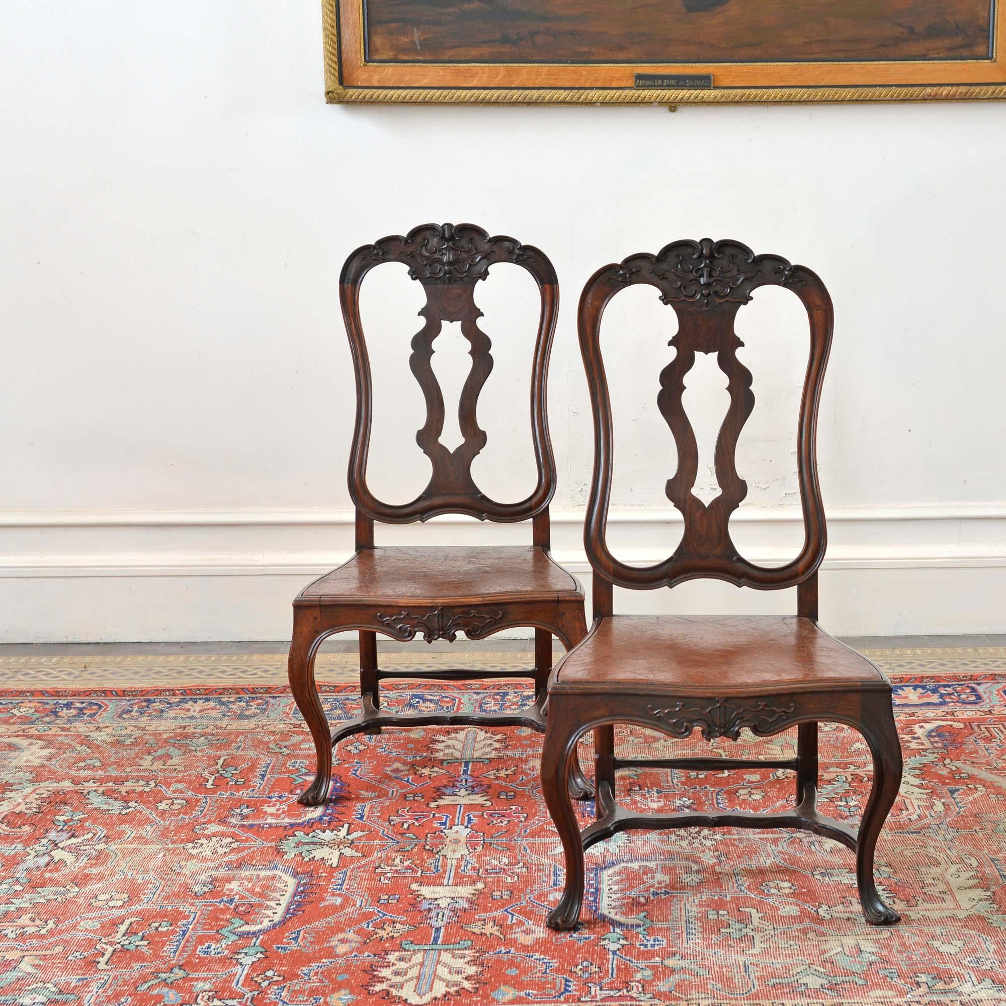 Paire de chaises d'appoint en bois de rose à haut dossier, de style ancien portugais, du 18e siècle Bon état - En vente à Castle Douglas, GB