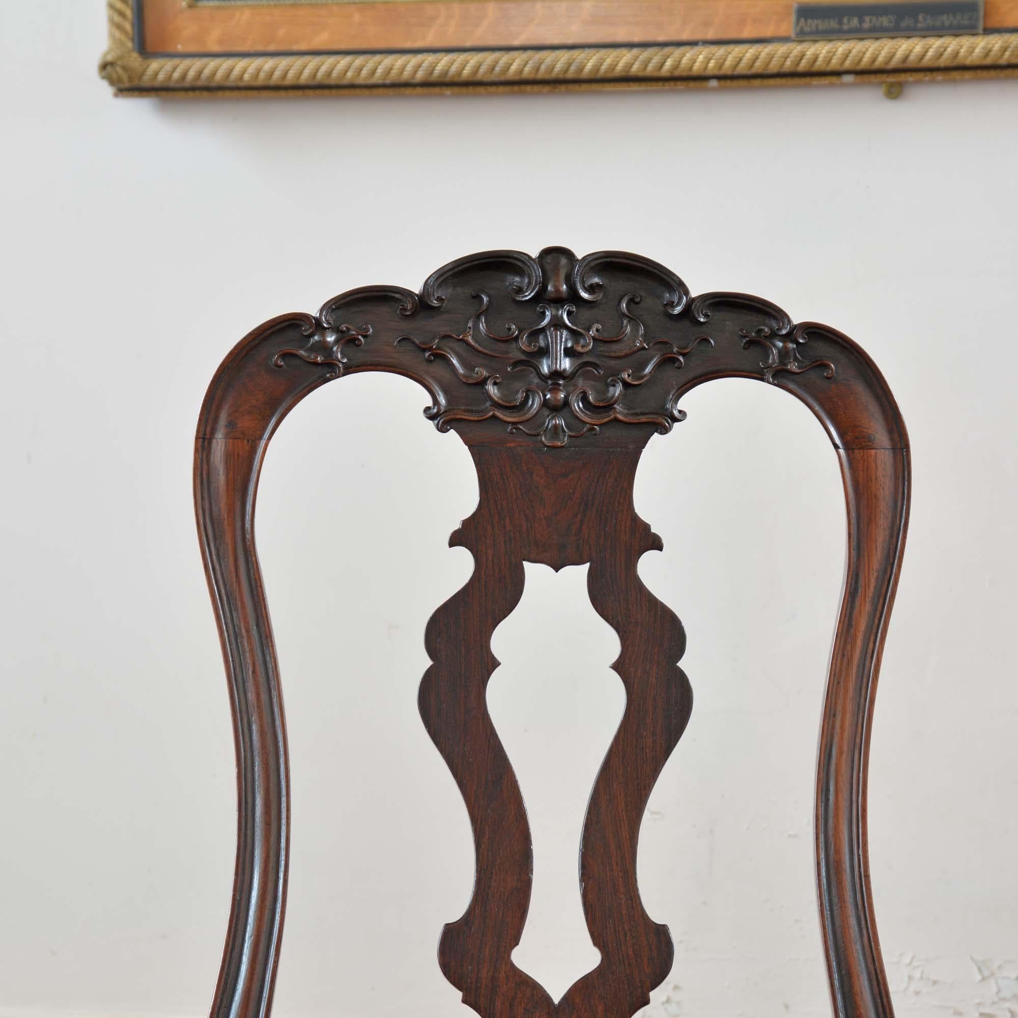 Bois de rose Paire de chaises d'appoint en bois de rose à haut dossier, de style ancien portugais, du 18e siècle en vente