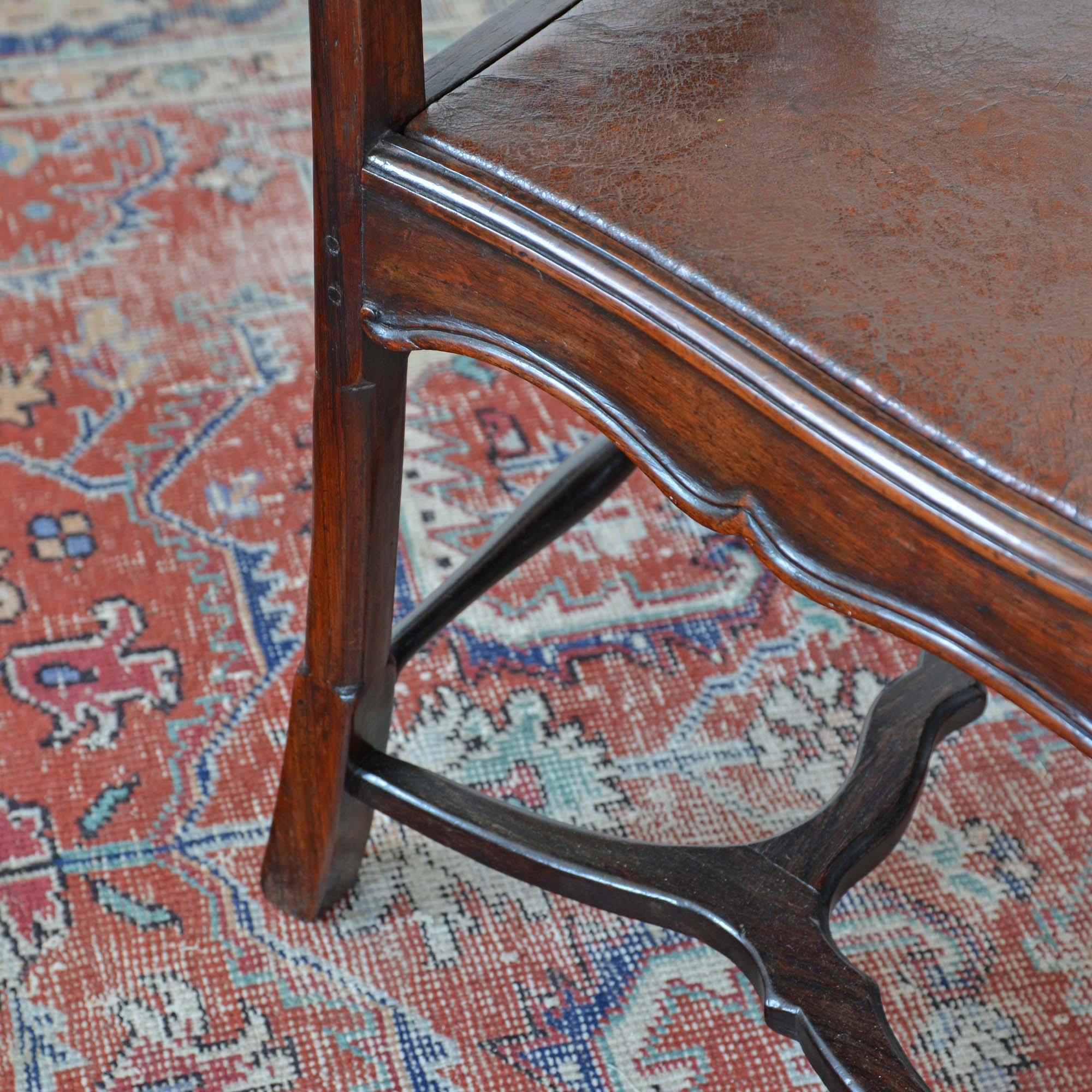 Paire de chaises d'appoint en bois de rose à haut dossier, de style ancien portugais, du 18e siècle en vente 1