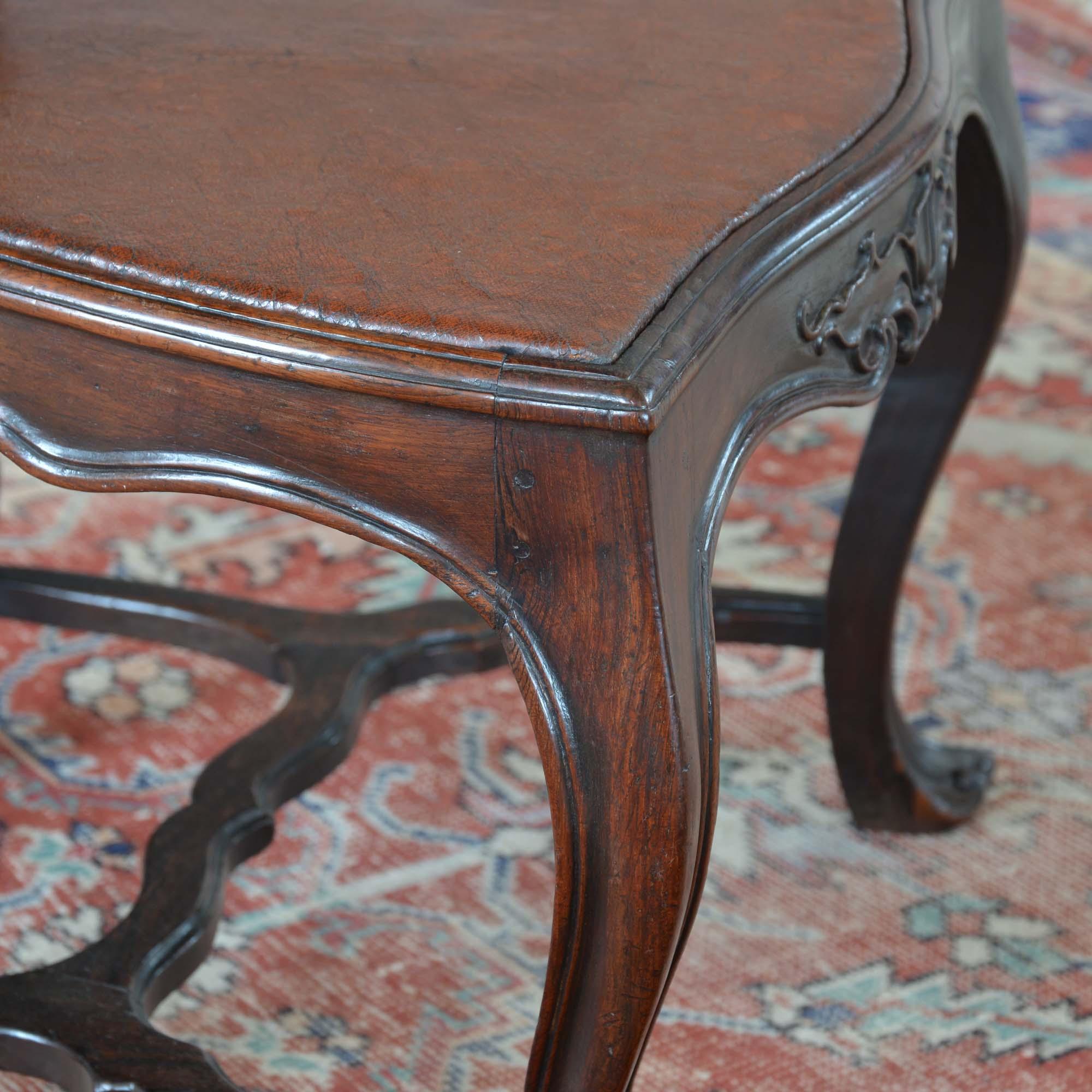 Paire de chaises d'appoint en bois de rose à haut dossier, de style ancien portugais, du 18e siècle en vente 2