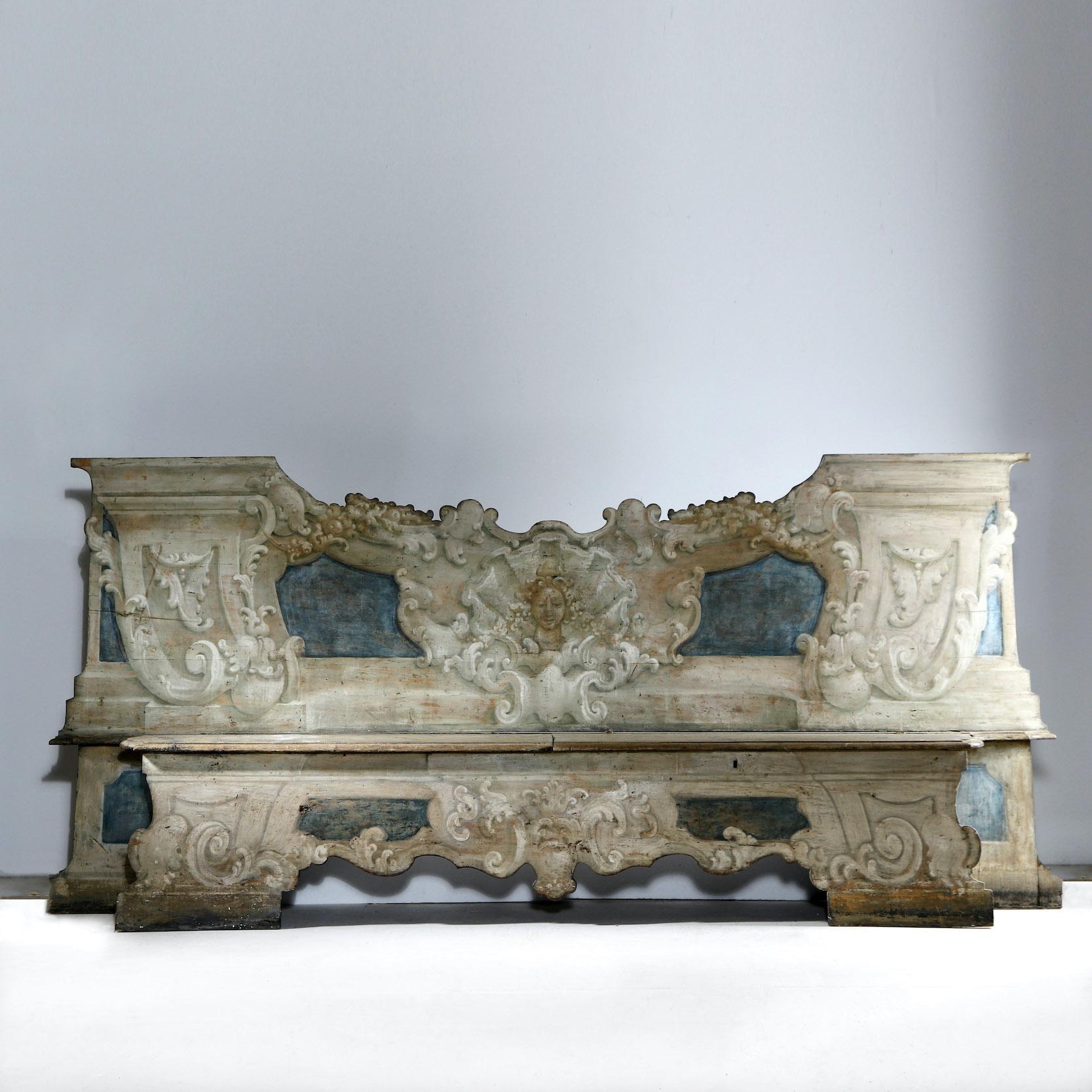 A Pair of 18th Century Cassapanca Benches In Good Condition For Sale In Petworth, GB