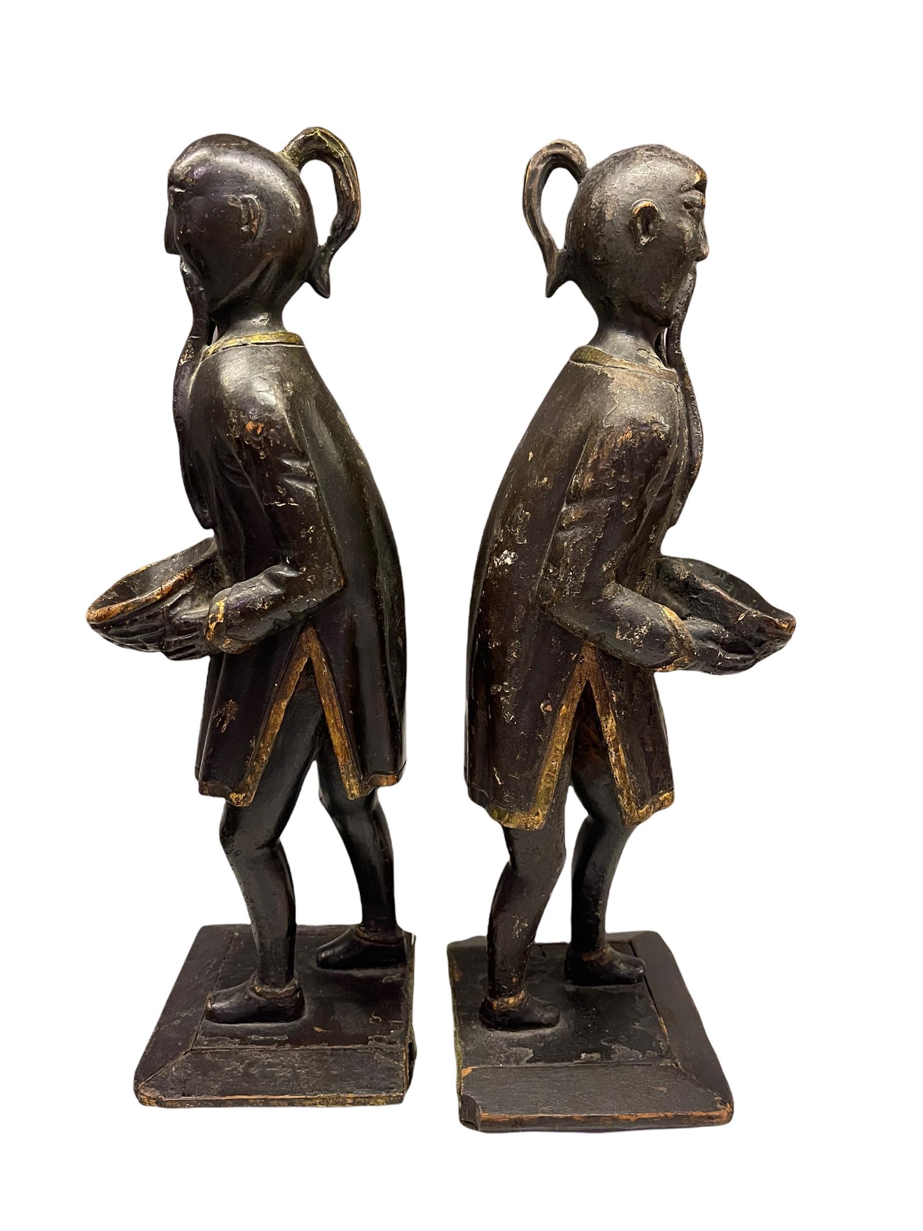 Pareja de anilleros ingleses de madera tallada Chinoiserie del siglo XVIII Madera en venta