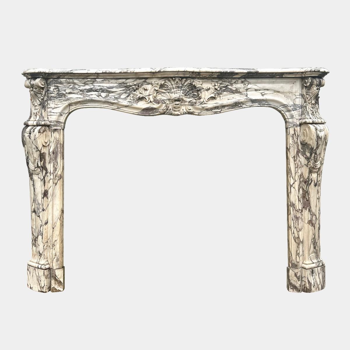 Ein Paar französische Louis XV Breche Violette Marmorkaminverkleidungen aus dem 18. im Angebot 2