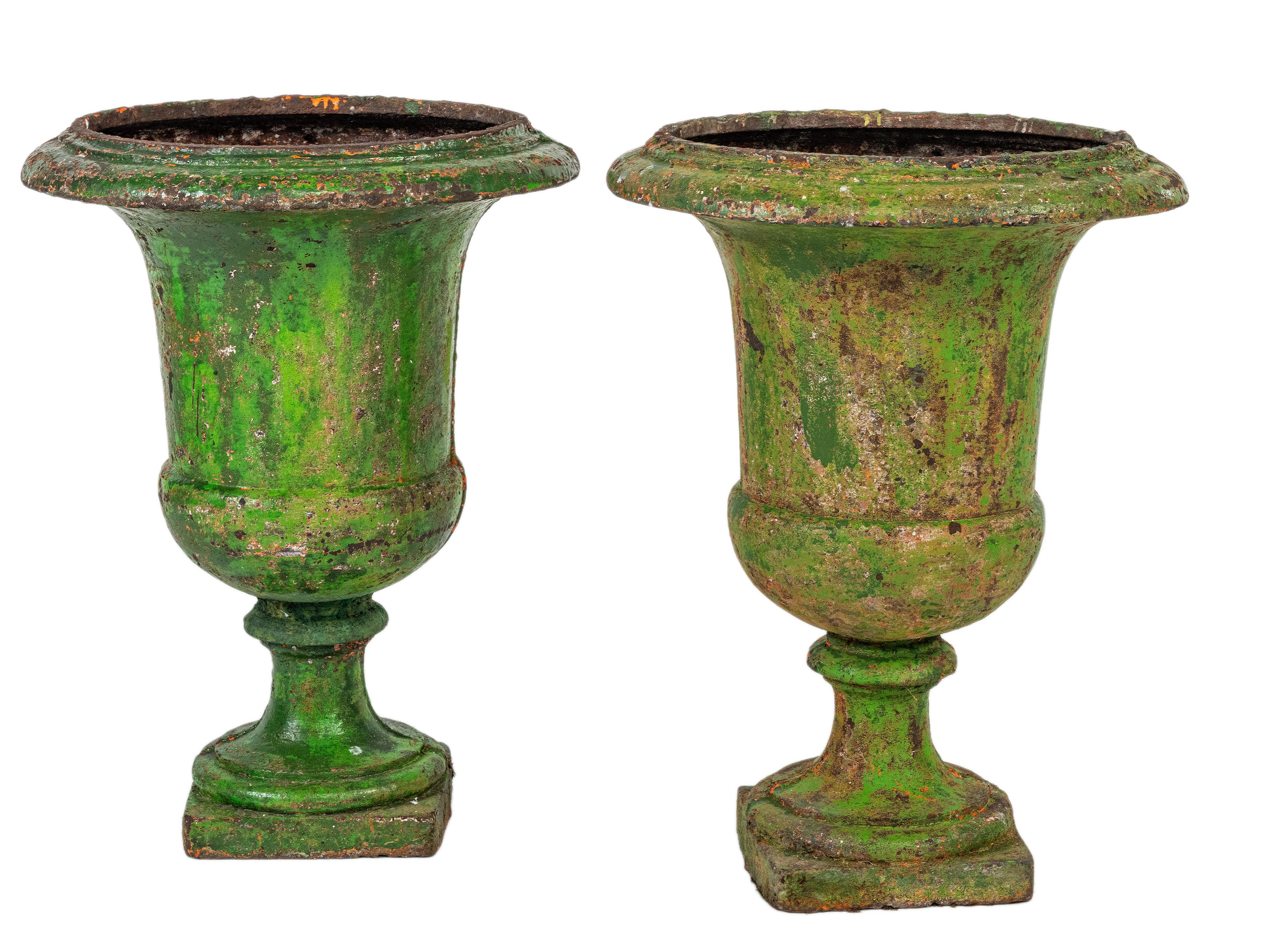 A pair of 18th century large green painted urns. For Sale 11