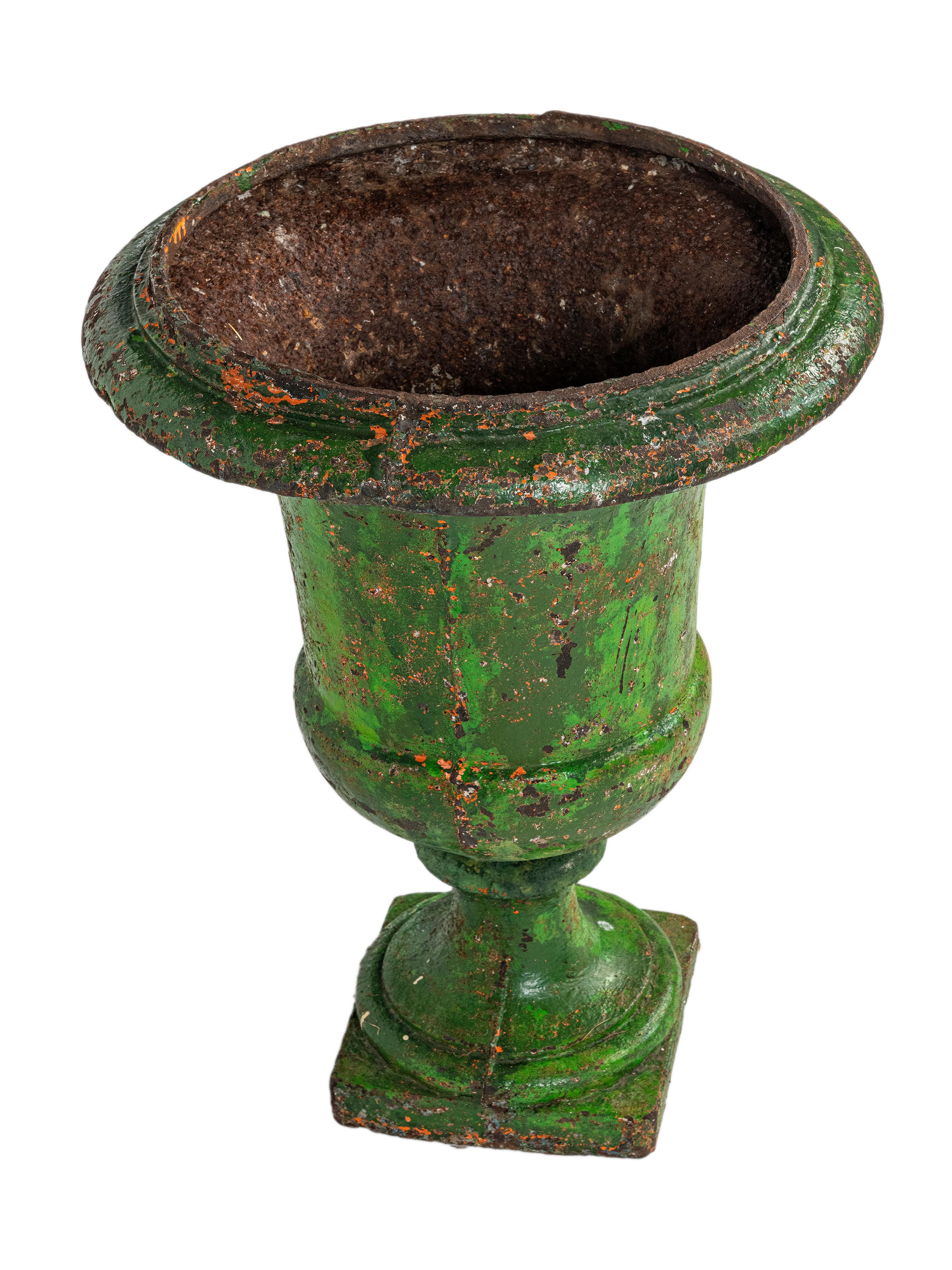 A pair of 18th century large green painted urns. For Sale 2