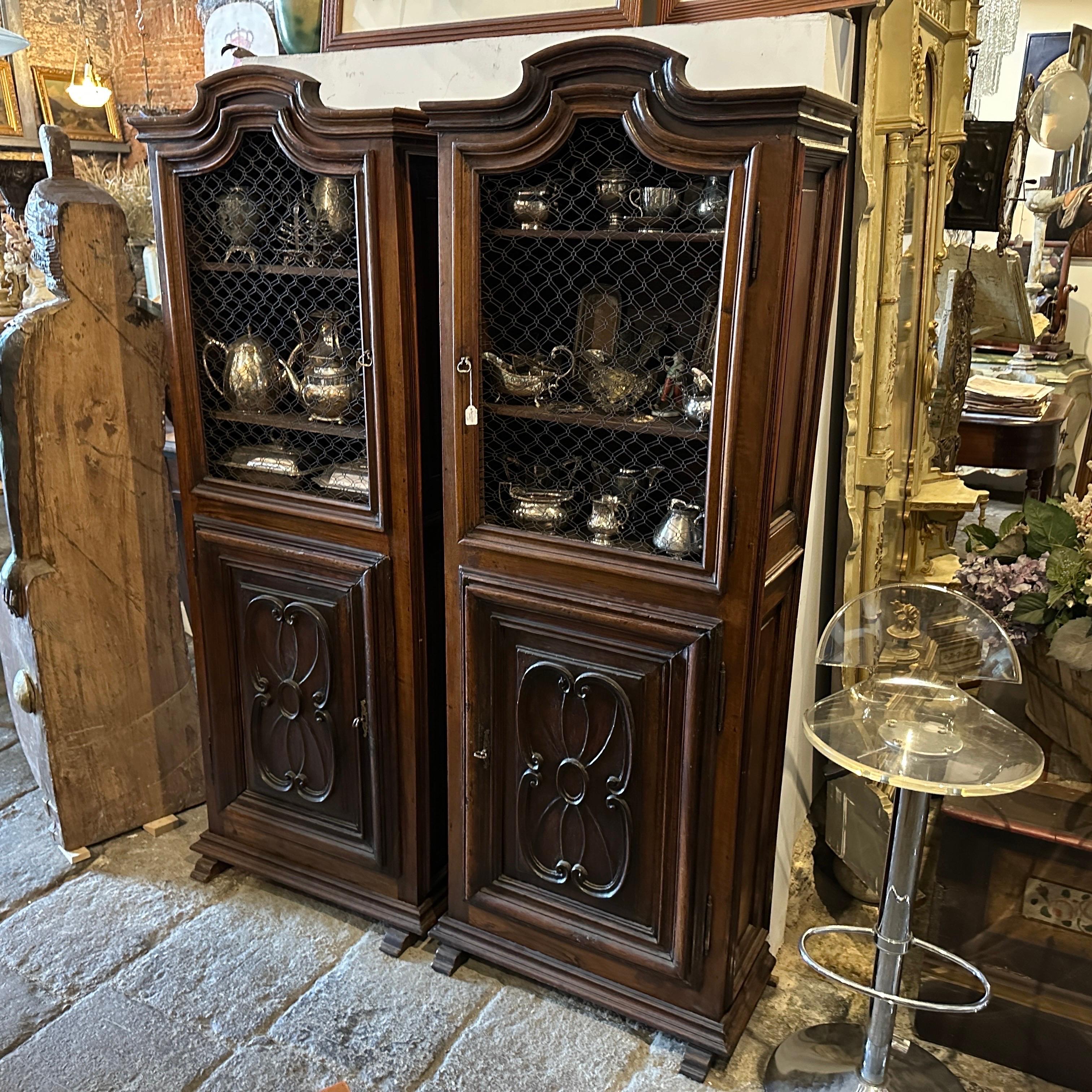 A pair of 18th Century Late Louis XVI Walnut Wood Italian Credenzas For Sale 5
