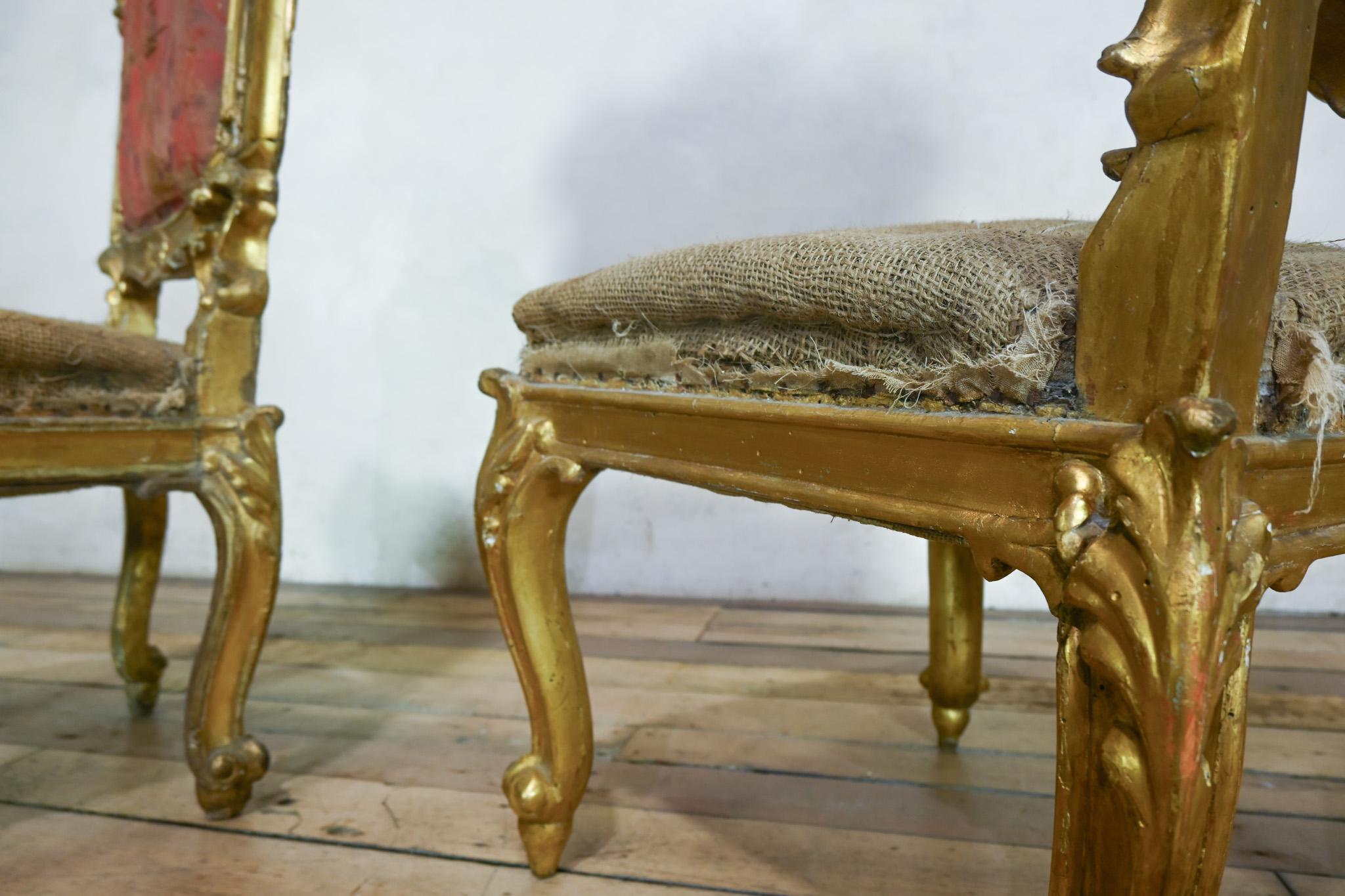 Paire de chaises d'appoint en bois doré d'Italie du Nord du XVIIIe siècle en vente 7