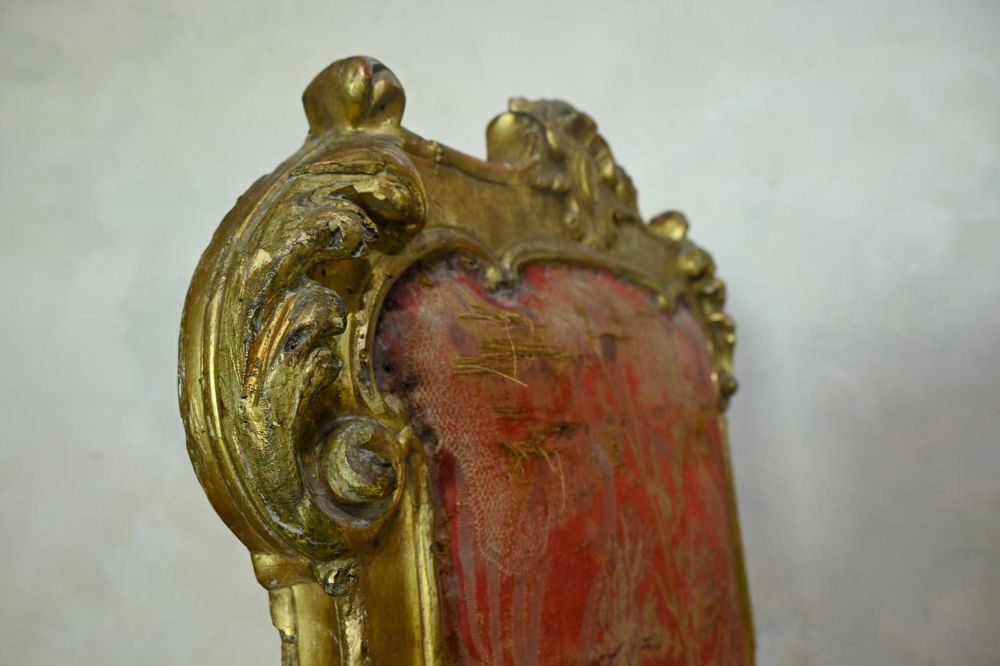 Paire de chaises d'appoint en bois doré d'Italie du Nord du XVIIIe siècle en vente 8