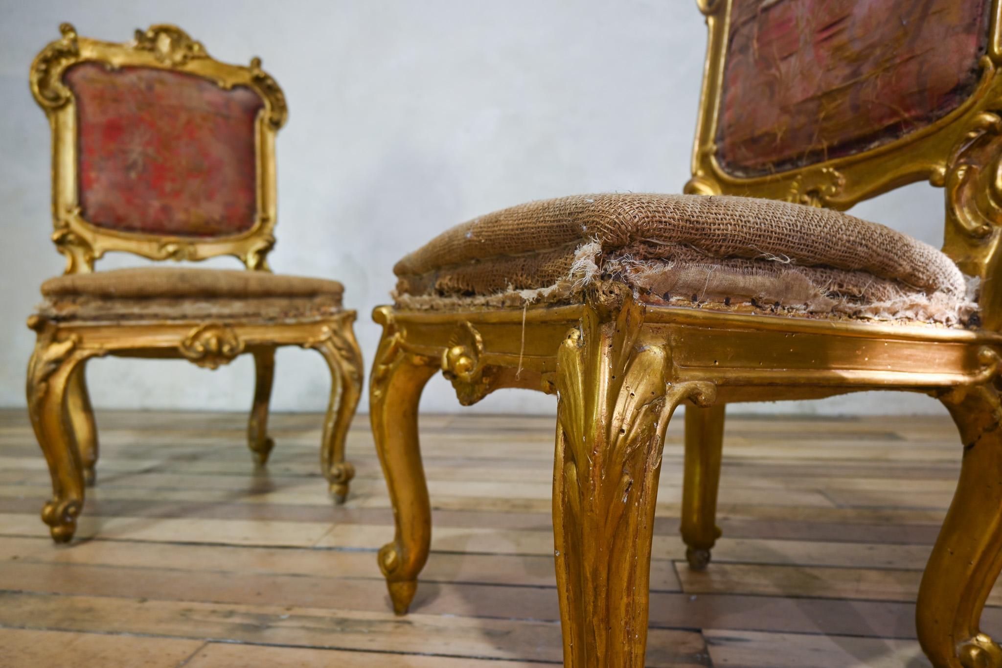 XVIIIe siècle et antérieur Paire de chaises d'appoint en bois doré d'Italie du Nord du XVIIIe siècle en vente