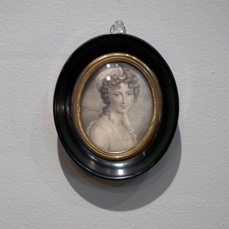 Small oval portraits. Oval ebonized wood frames,
Paper coved in glass, etching..
  