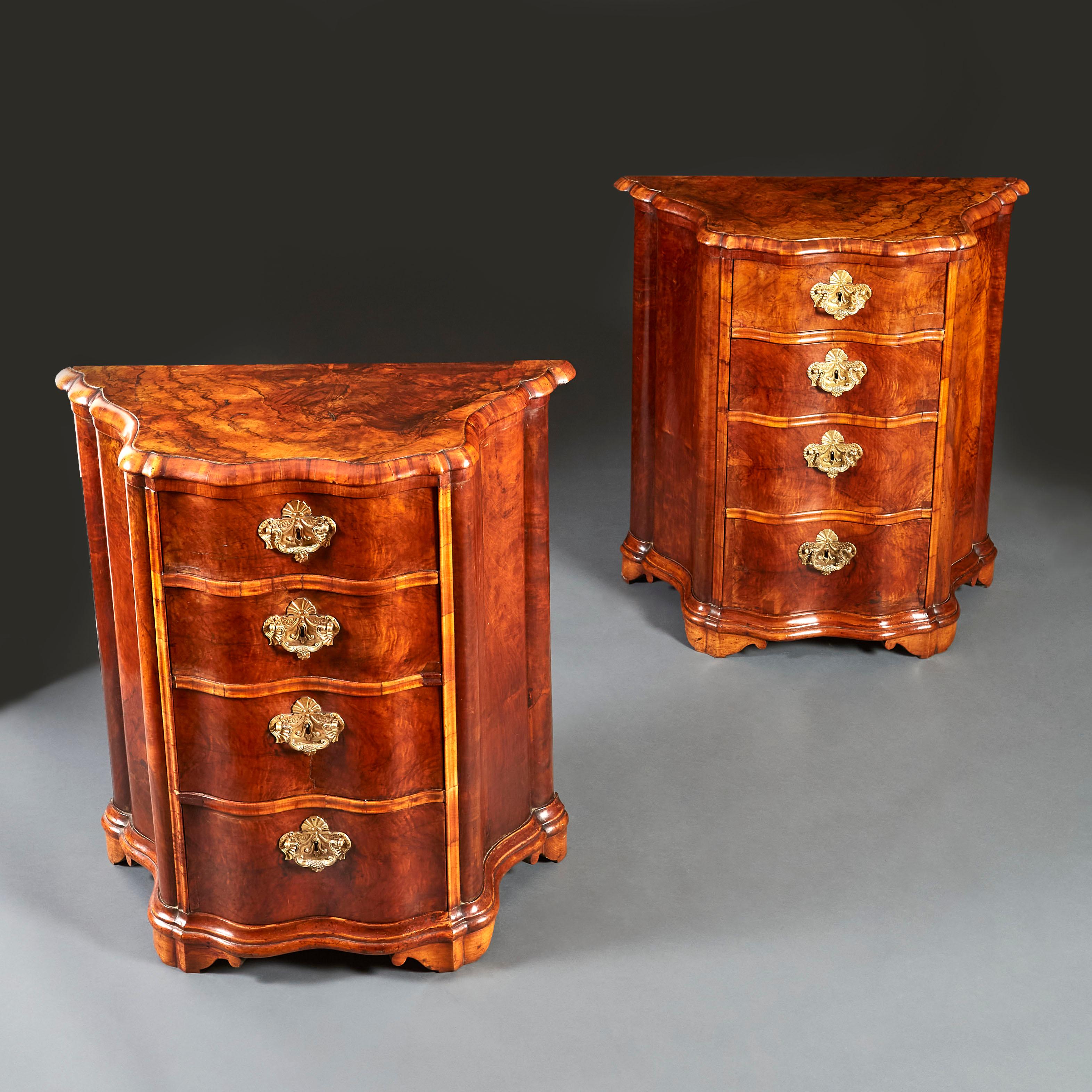 Pair of 18th Century Serpentine Italian Bedside Commodes In Good Condition In London, GB