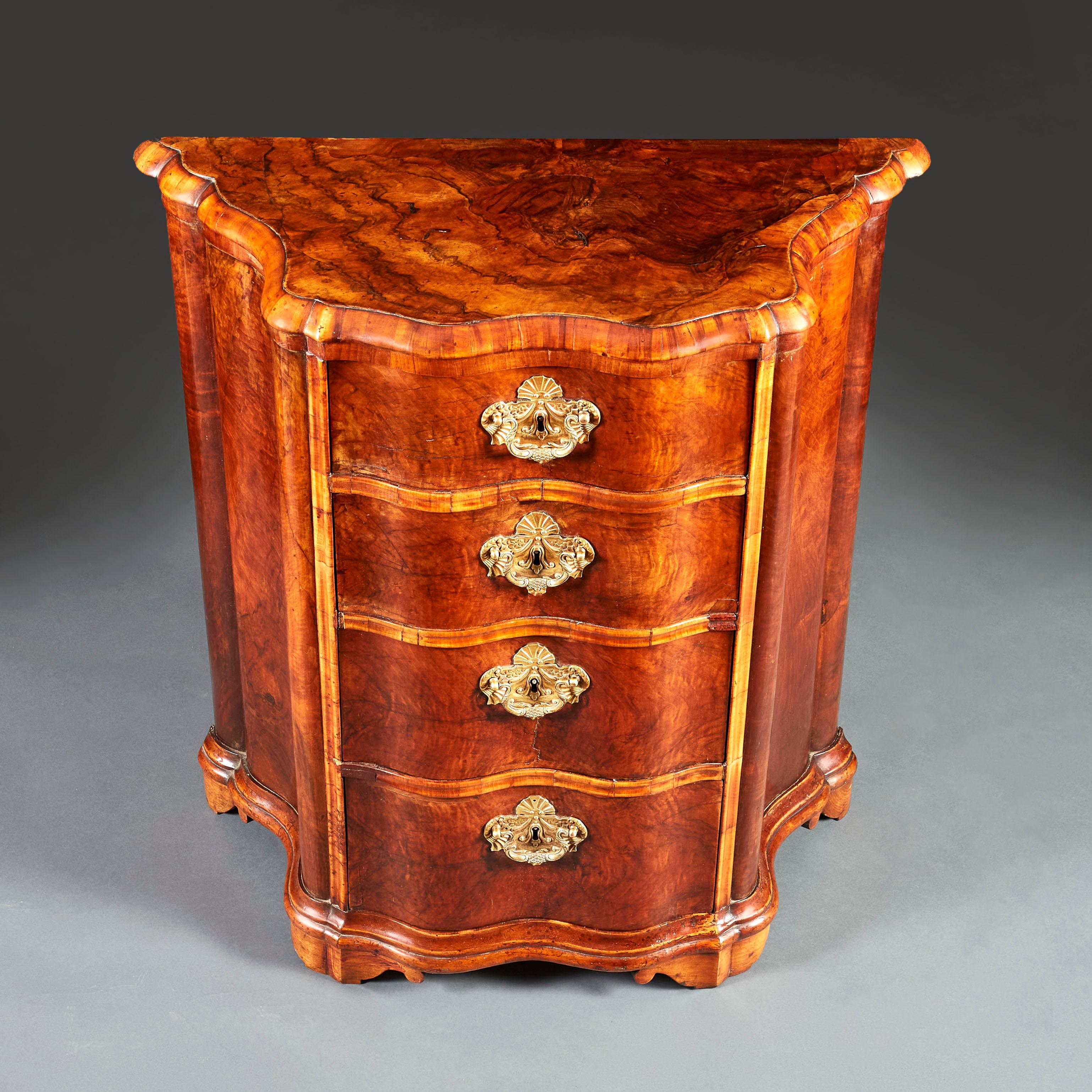 Pair of 18th Century Serpentine Italian Bedside Commodes 5