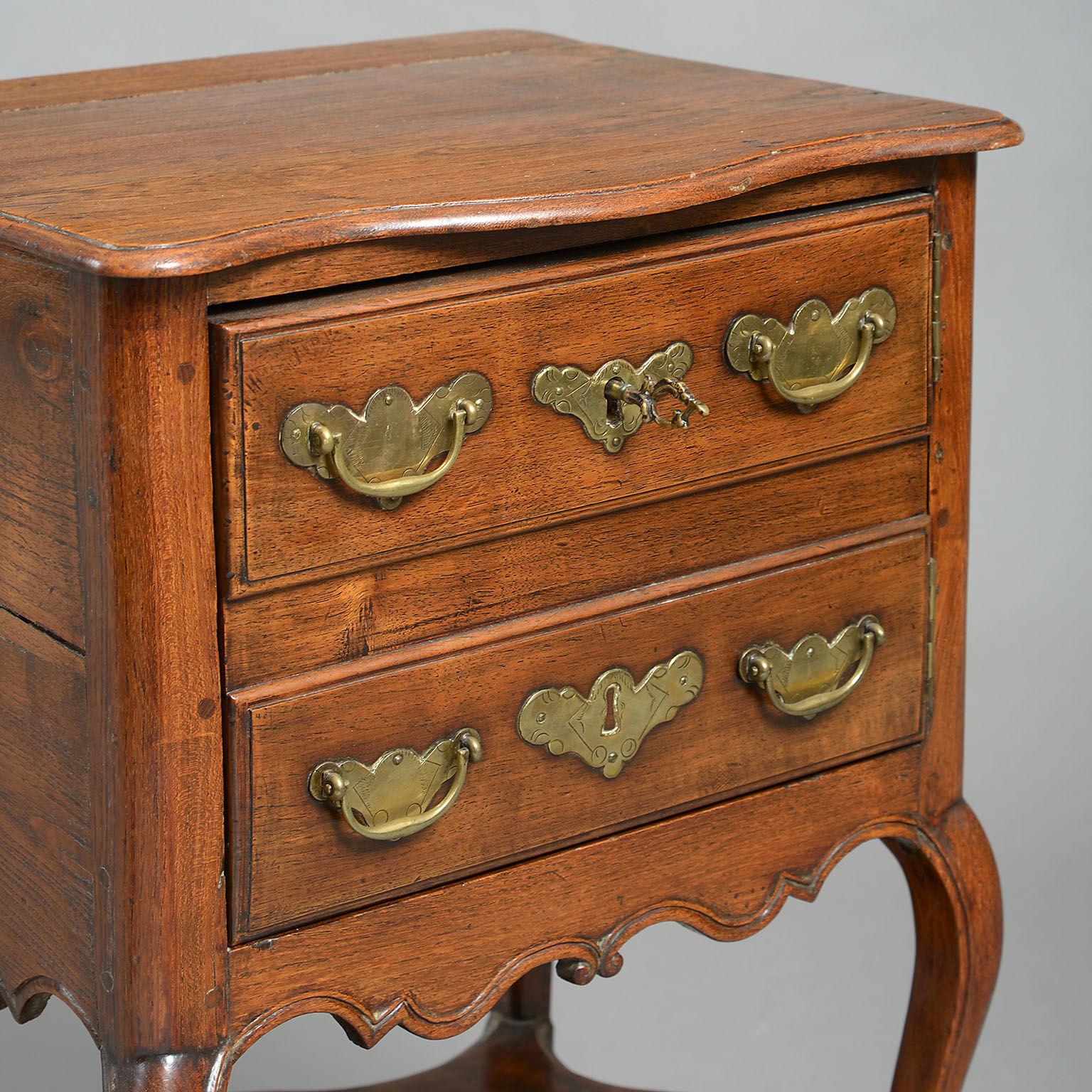 Pair of 18th Century Walnut and Chestnut Bedside Tables In Good Condition In London, GB