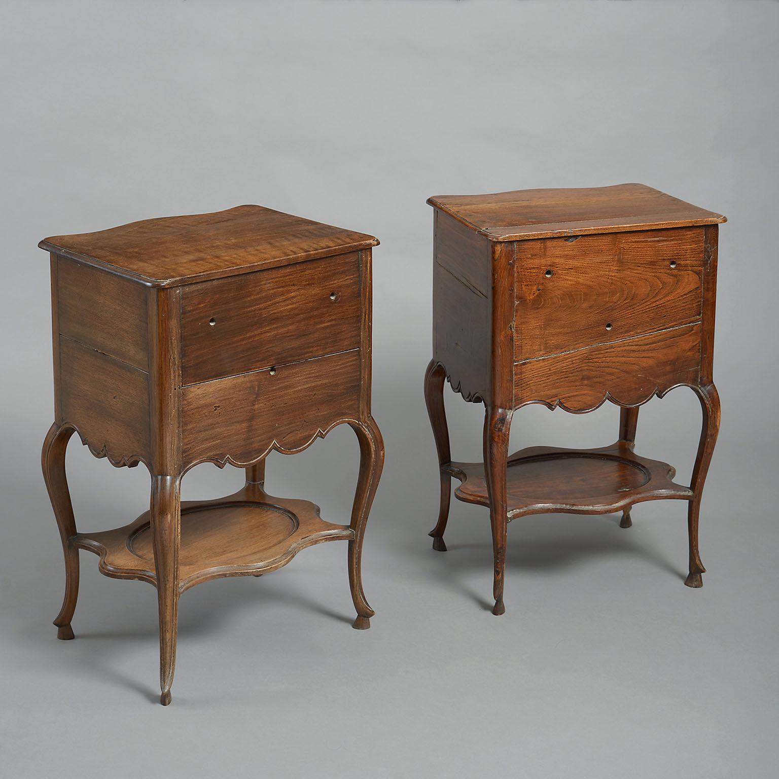 Mid-18th Century Pair of 18th Century Walnut and Chestnut Bedside Tables