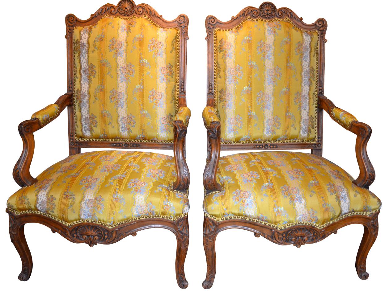 Hand-Carved Pair of 19th Century French Louis XV Style Carved Beechwood Armchairs For Sale