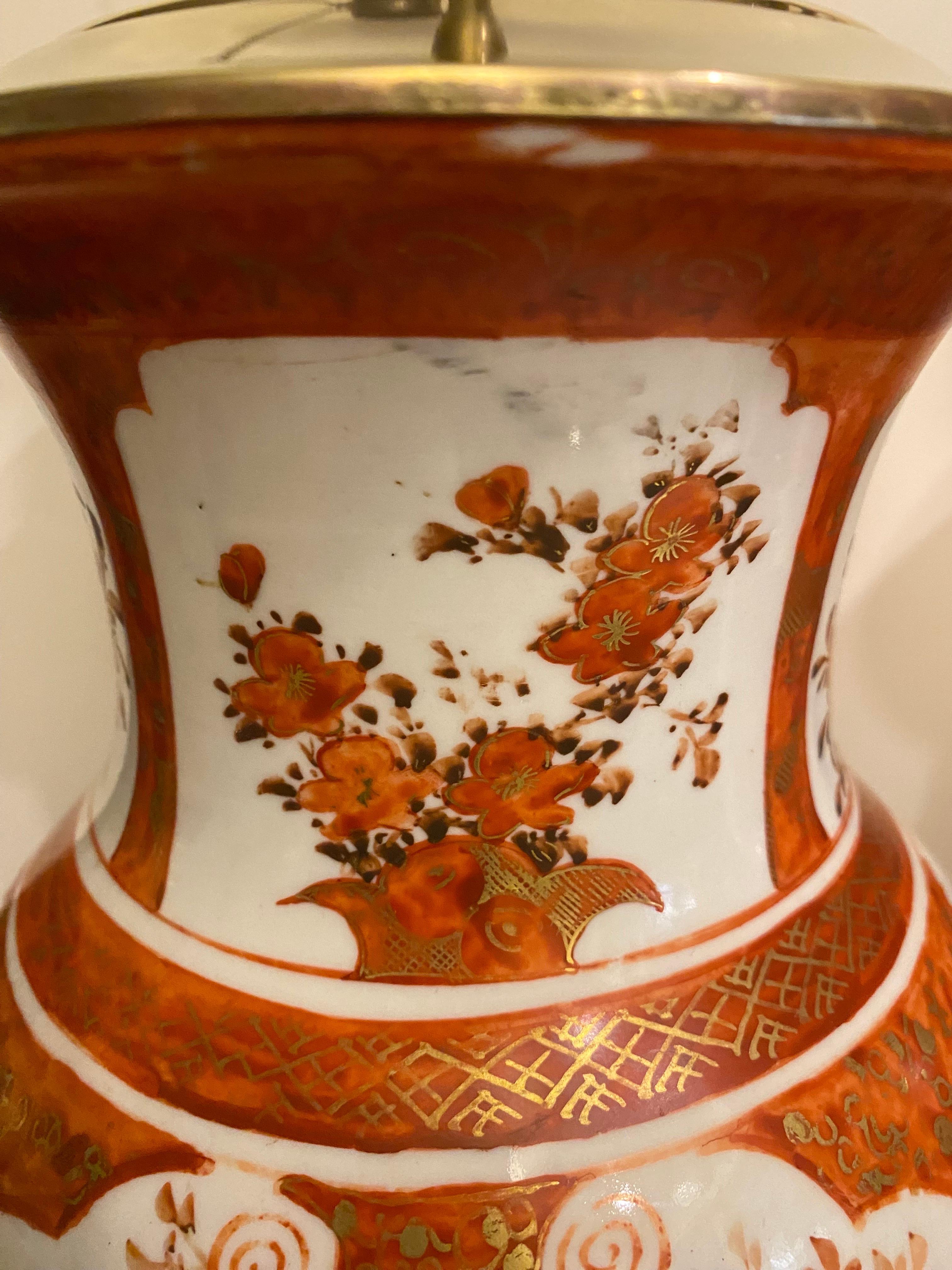 Paire de Meiji du 19ème siècle. Lampes en porcelaine de Kutani peintes à la main. en vente 4