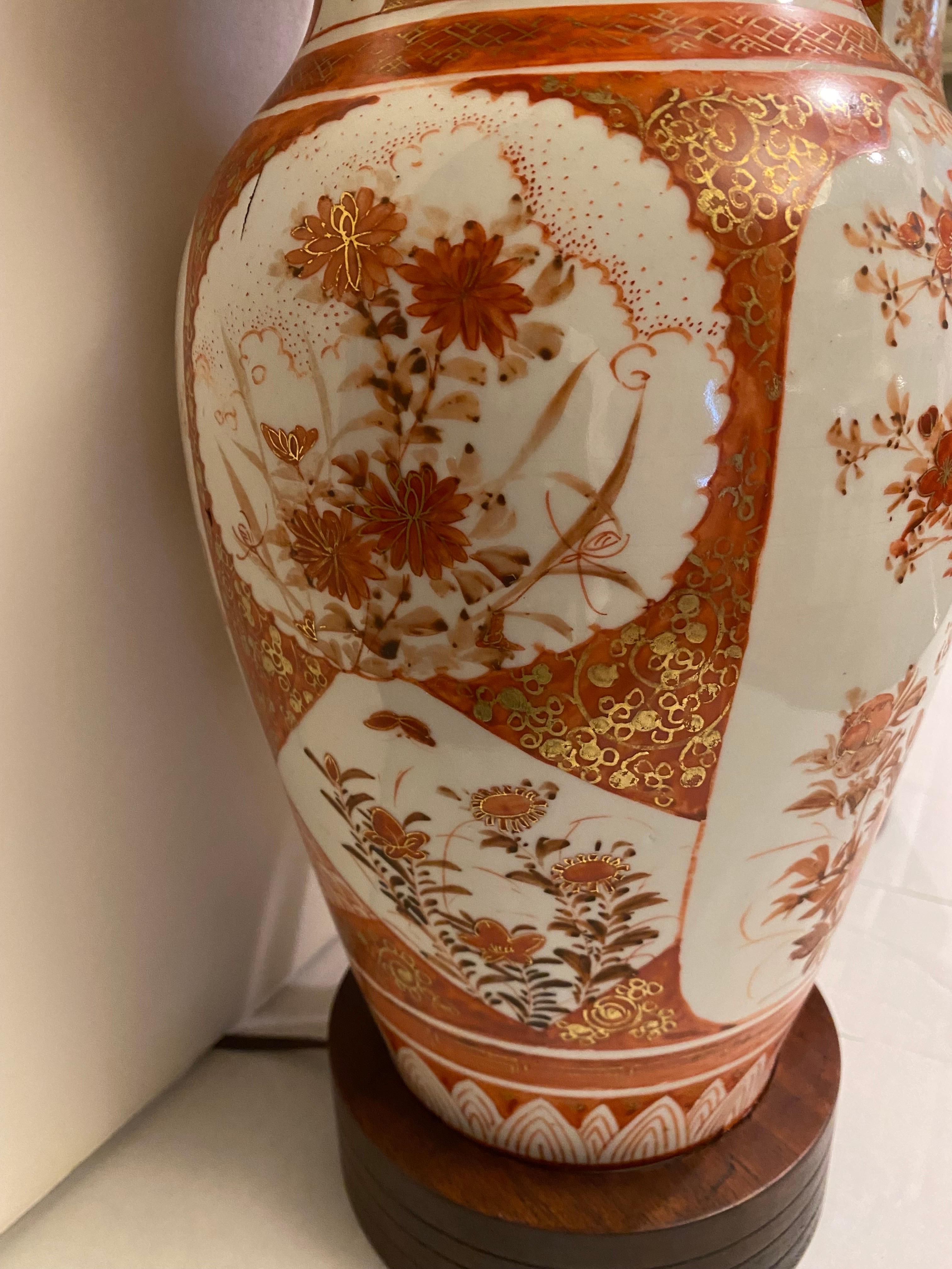 Paire de Meiji du 19ème siècle. Lampes en porcelaine de Kutani peintes à la main. en vente 3
