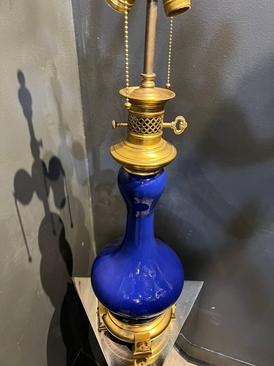 Provincial français Paire de lampes de table françaises en porcelaine émaillée bleue de 1920  en vente