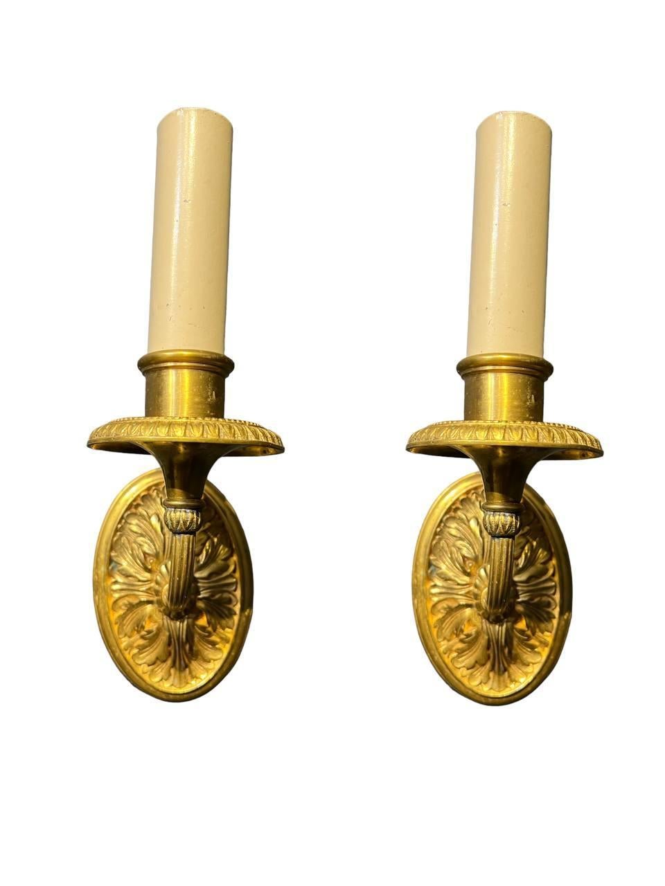 Classico americano Lampada Caldwell a una luce in bronzo dorato del 1920 in vendita