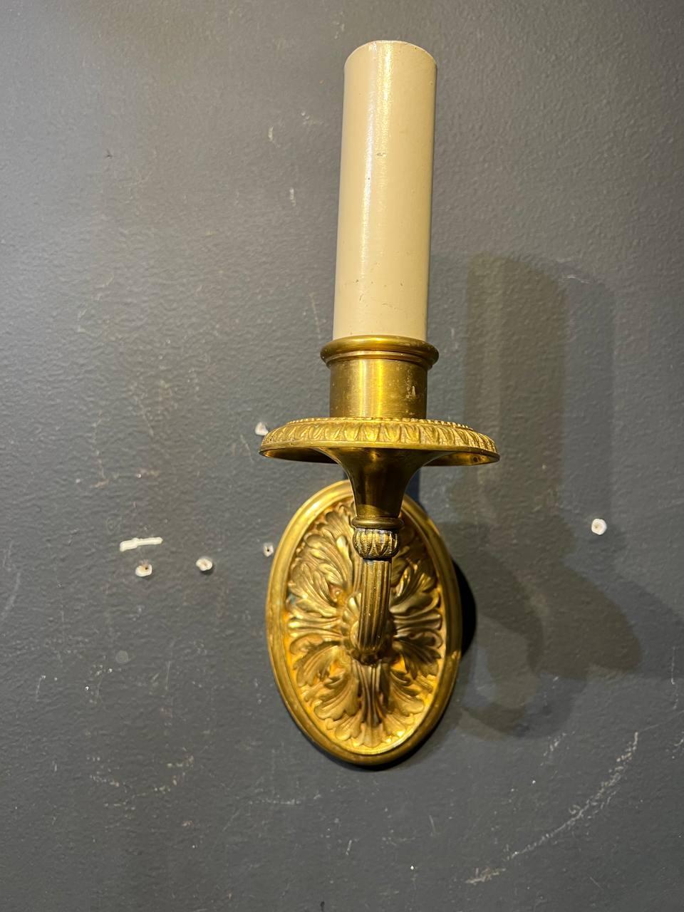 Dorato Lampada Caldwell a una luce in bronzo dorato del 1920 in vendita