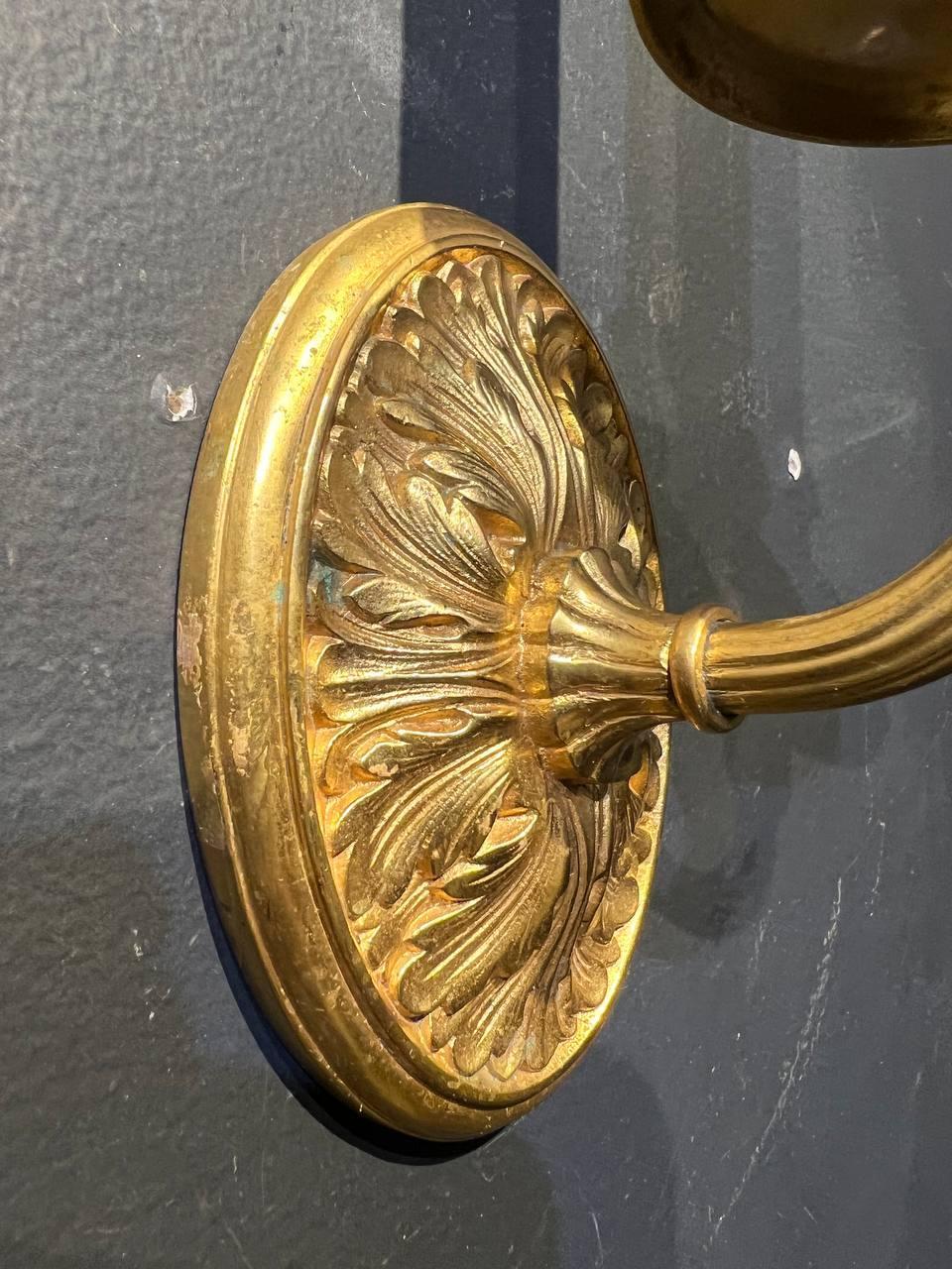 Lampada Caldwell a una luce in bronzo dorato del 1920 In condizioni buone in vendita a New York, NY
