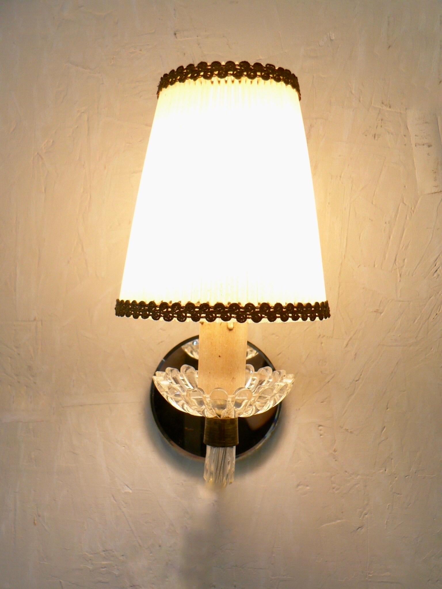 French A pair of 1930 glass et mirror wall sconce lamps from France. For Sale