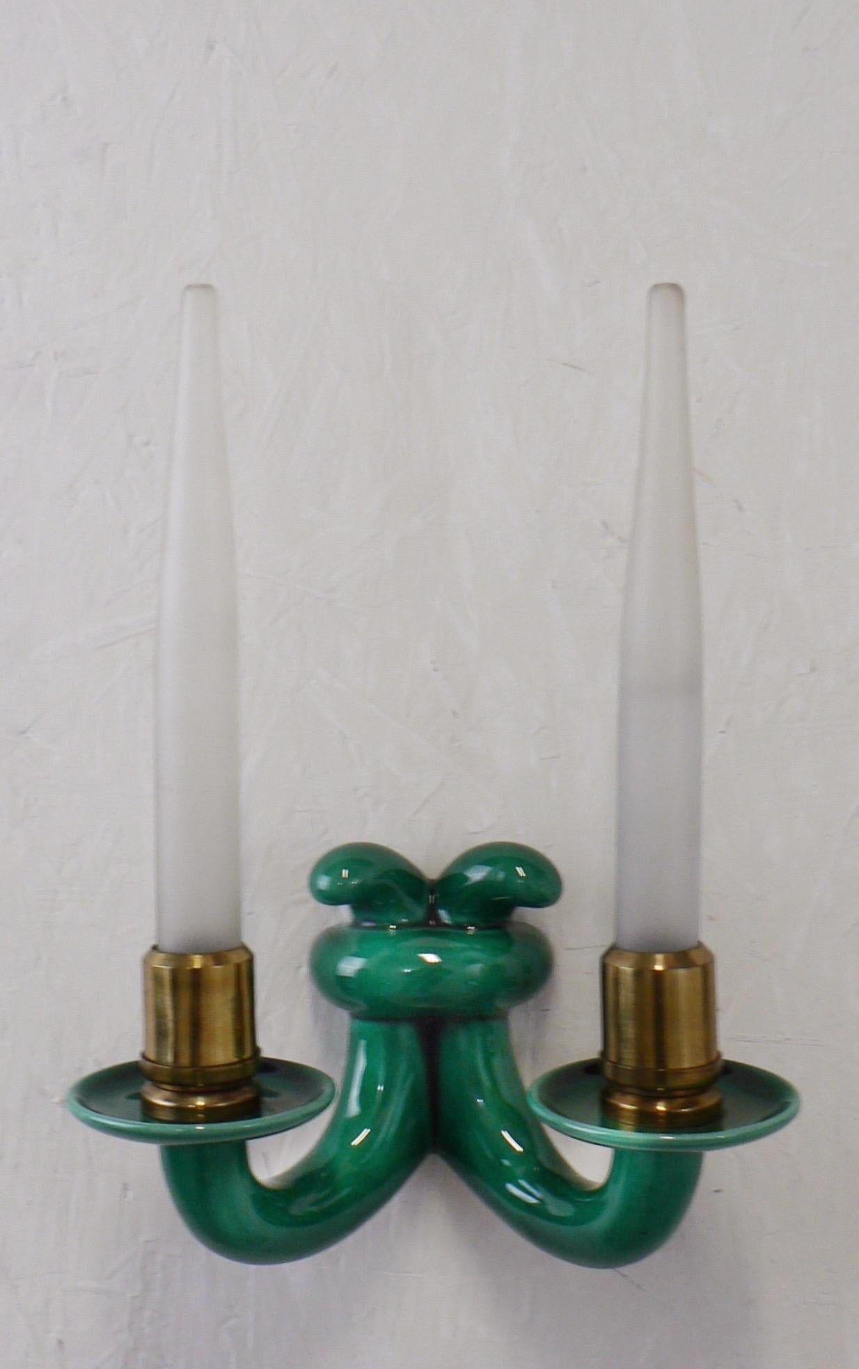 Ein Paar Wandlampen aus Sèvres-Porzellan von 1930 aus Frankreich. im Zustand „Gut“ im Angebot in SOTTEVILLE-LÈS-ROUEN, FR