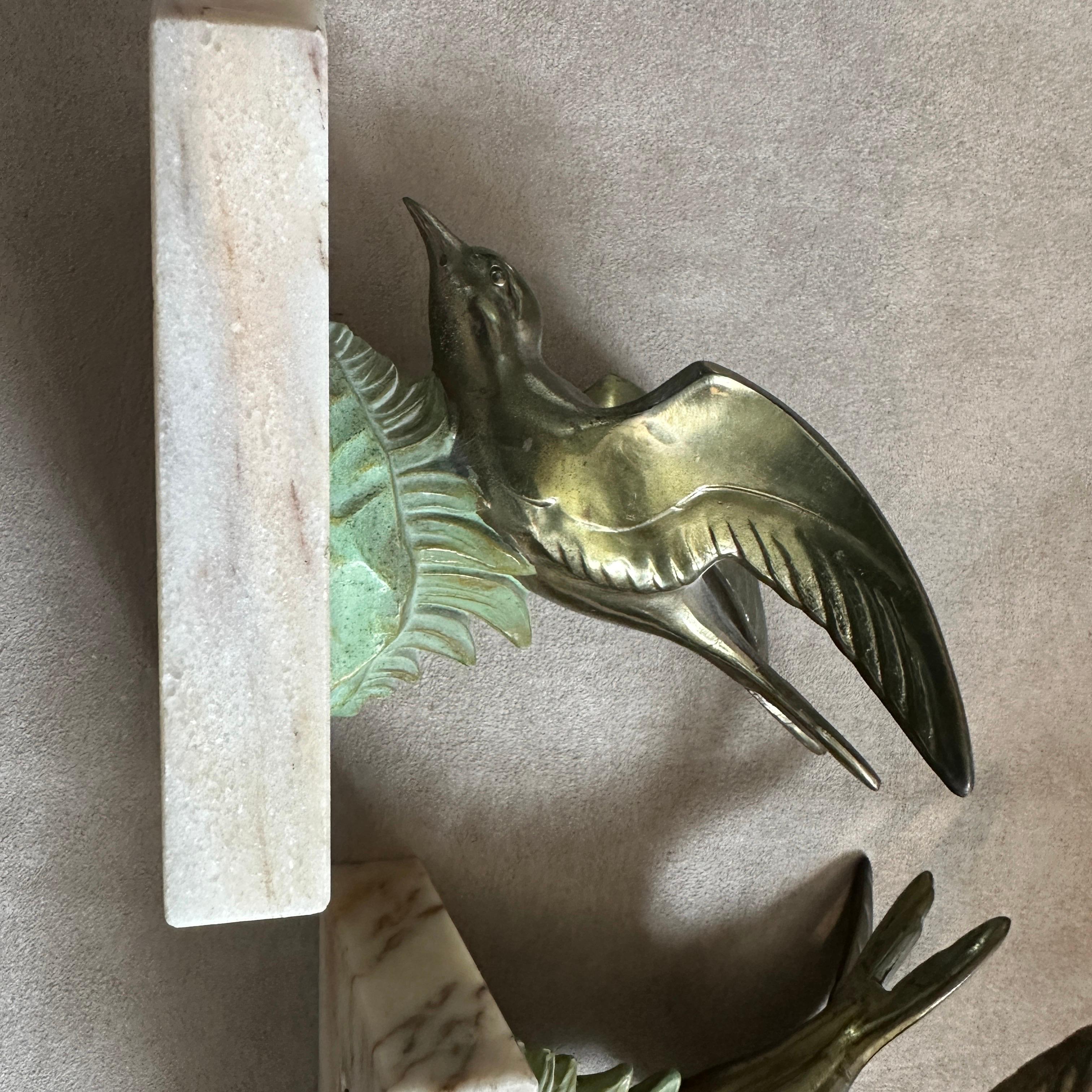 A pair of 1930s Art Deco Metal and Marble Birds French Bookends In Good Condition In Aci Castello, IT